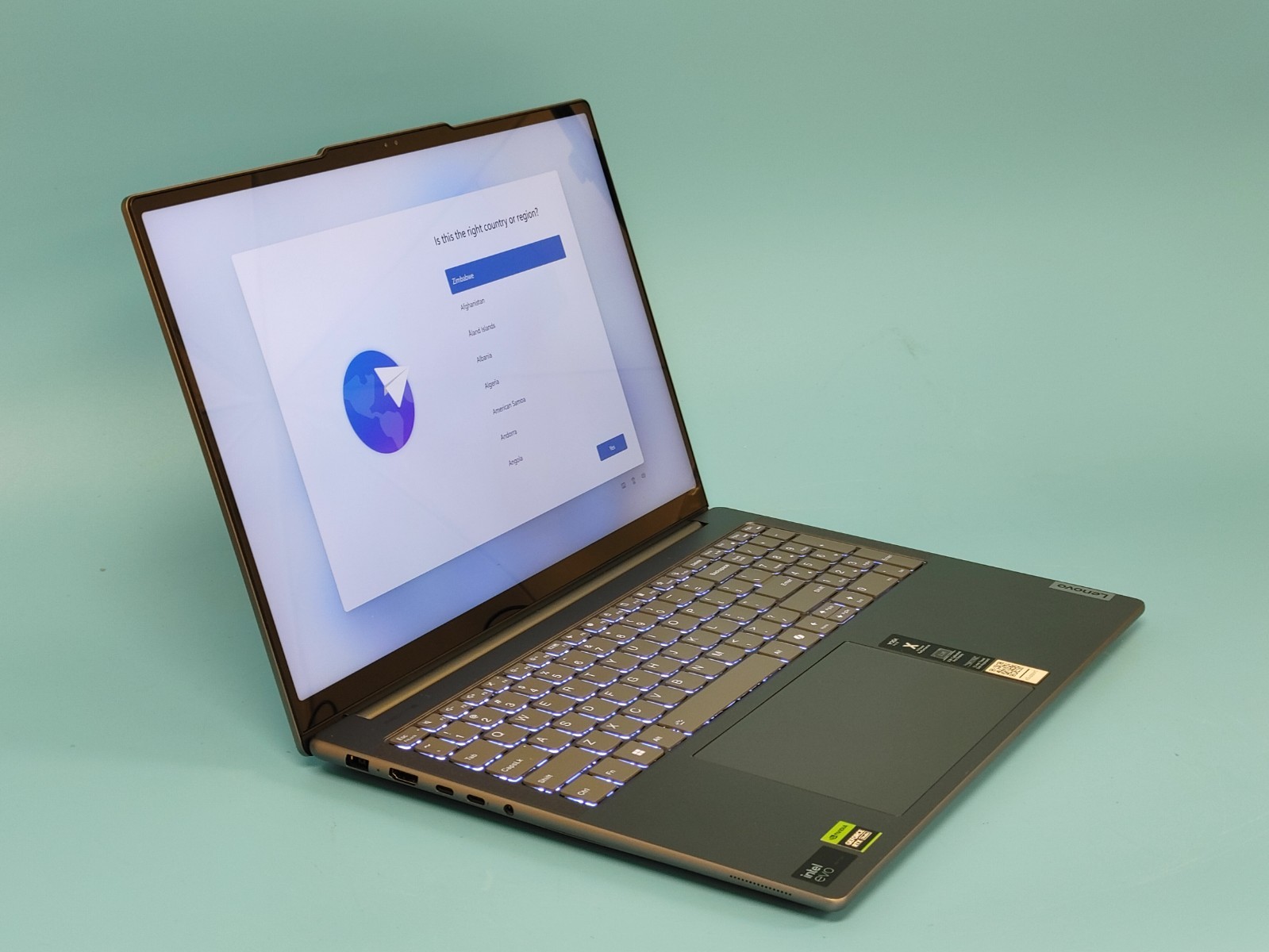 Lenovo Yoga 9 Pro 16IMH9 16″ 3.2k Ultra 9 185H 32GB DDR5 1TB PCI-E SSD RTX 4050