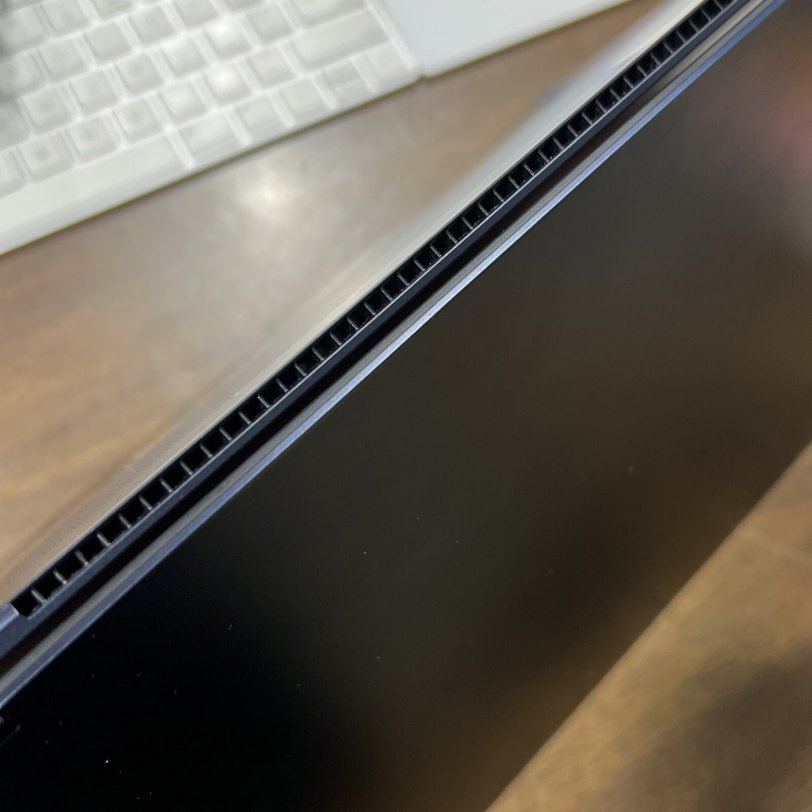 Samsung Galaxy Book Pro 360 NP950QDB-KB2US 15.6″ i7-1165G7 16GB 1TB ISSUE