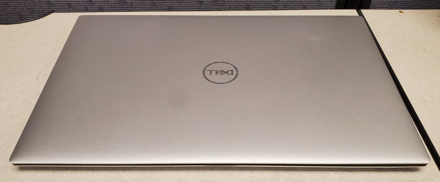 DELL XPS 15″ 9500 w/power adapter
