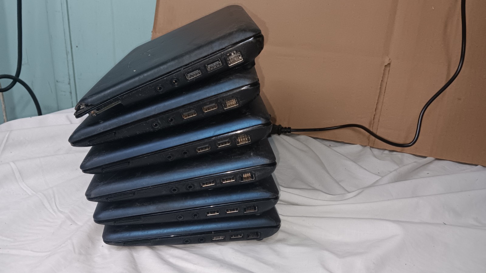 Lot of 6 ASUS EEe PC Mini Netbooks Laptops Intel Atom 1.6 GHz 160 GB HD Linux OS