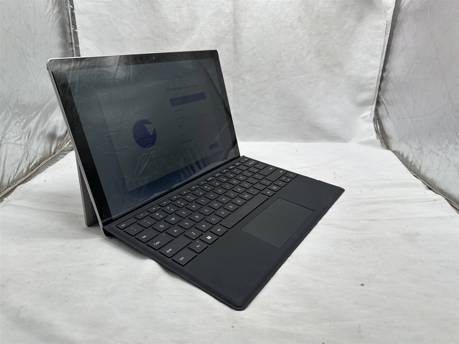 Microsoft Surface Pro 6 14″ Laptop Intel i5-8350U 8GB RAM 256GB NVMe Win 11