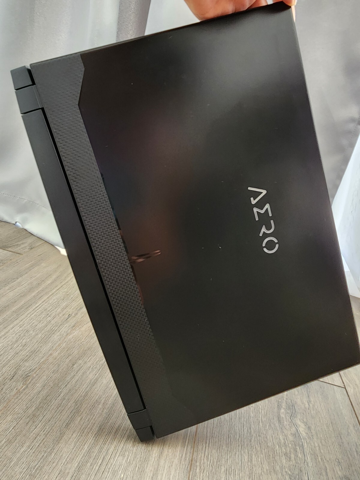 GIGABYTE AERO 15 15.6″ (1TB SSD, Intel Core i7-11800H, 2.3GHz, 16GB RAM, NVIDIA