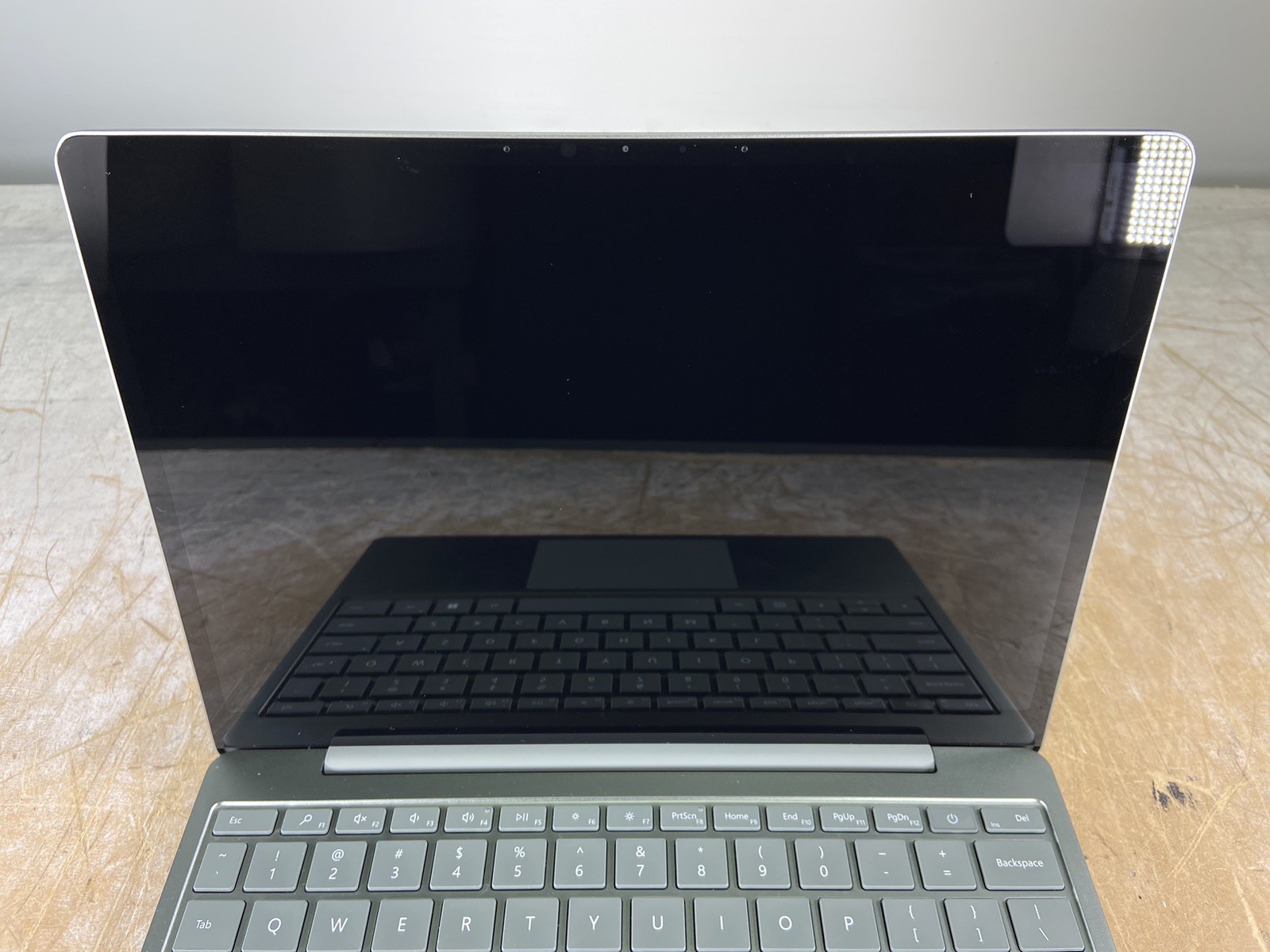 MICROSOFT SURFACE LAPTOP GO 2 (2013) i5-1135G7 @ 2.4GHz, 8GB RAM, 128GB SSD