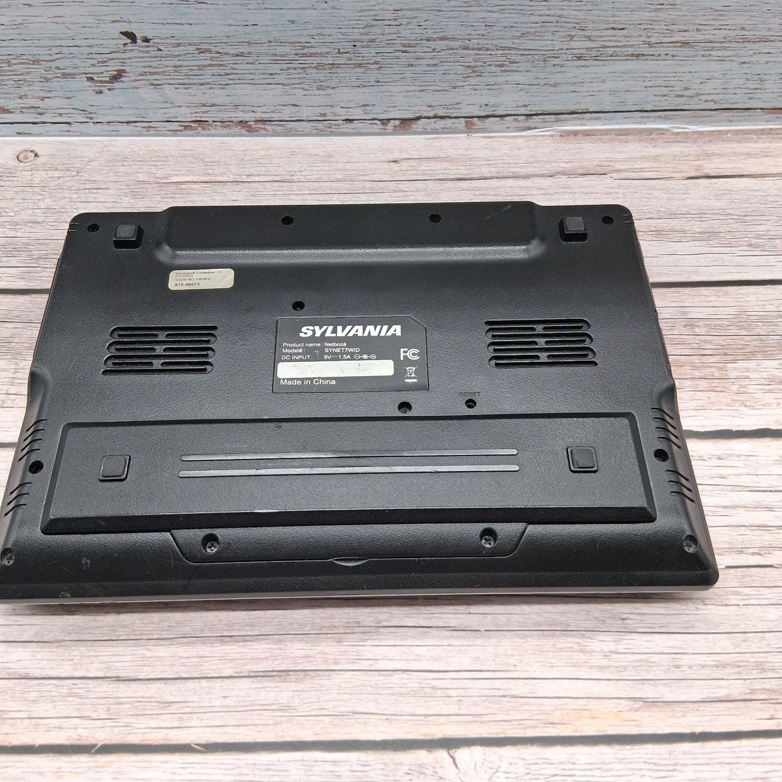 Sylvania 7″ SYNET7WID NetBook Windows Embedded CE Computer “For Parts or Repair”