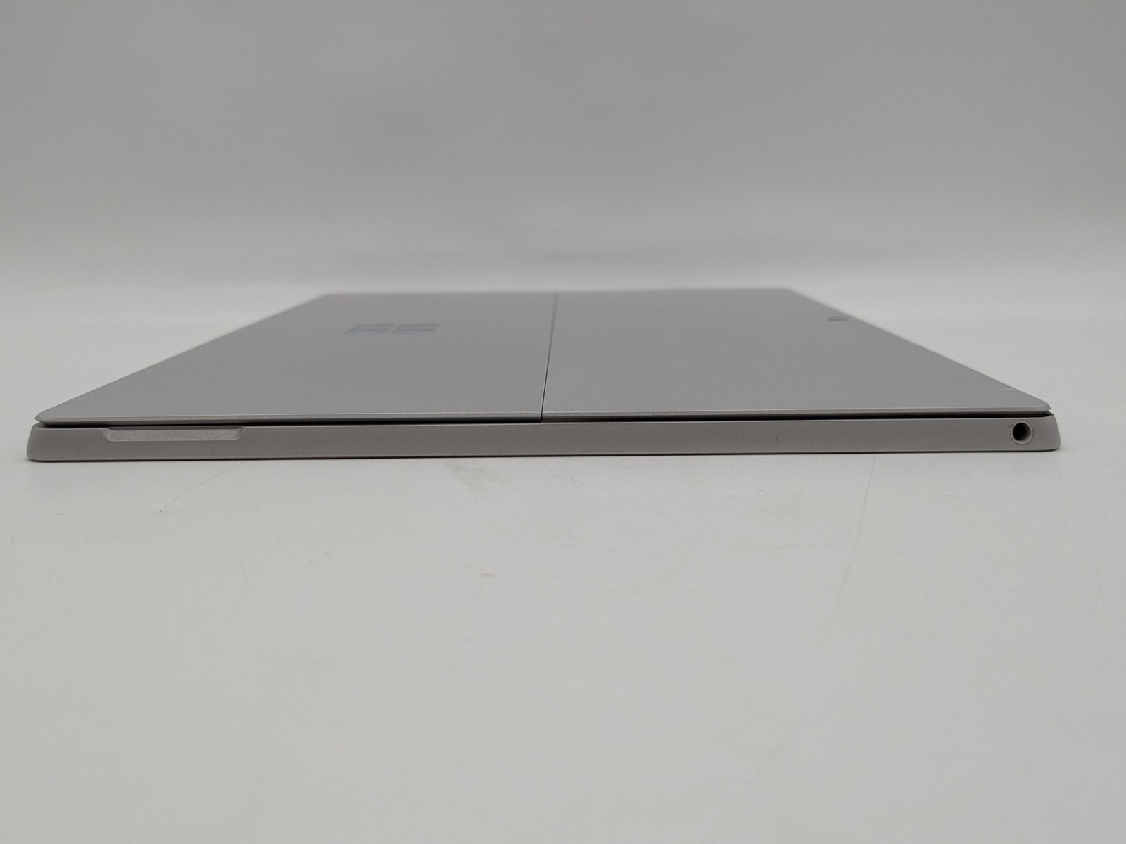 Microsoft Surface Pro 6 2-in-1 12″ 2736 x 1824 I5-8350U 128GB SSD 8GB *READ*