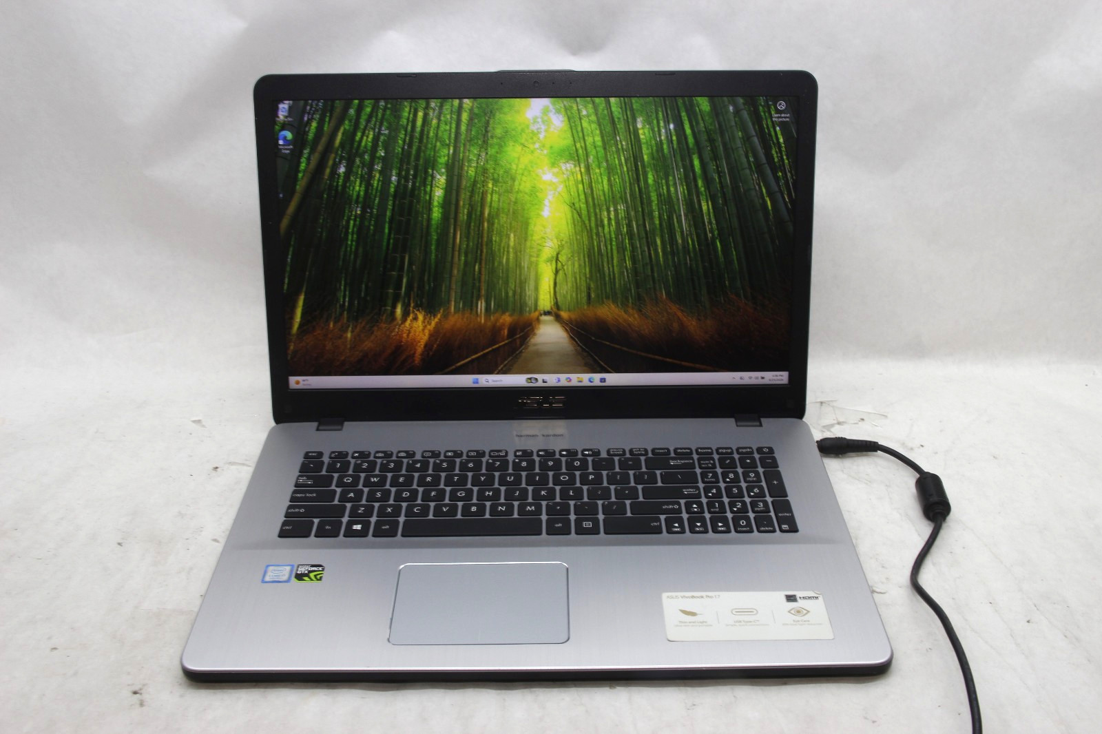 ASUS VivoBook Pro 17 17″ Laptop i7-8550U 16 GB RAM 256 GB SSD Win 11 No Charger