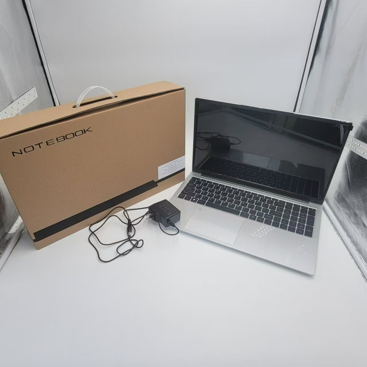 17.3In Display Laptop RAM8GB SSD256GB DDR5 Intel N5095 Notebook Computers Sliver