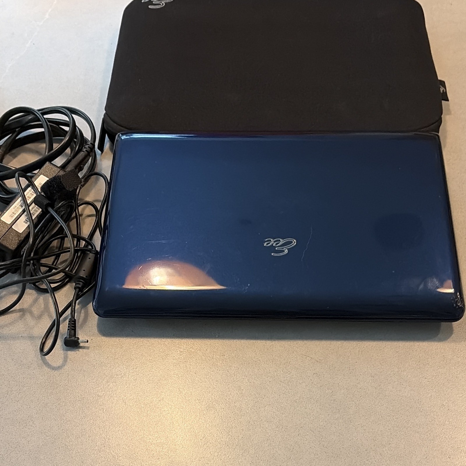 ASUS Eee PC 1005HA Netbook, Intel atom, windows 7. 1024mb installed memory