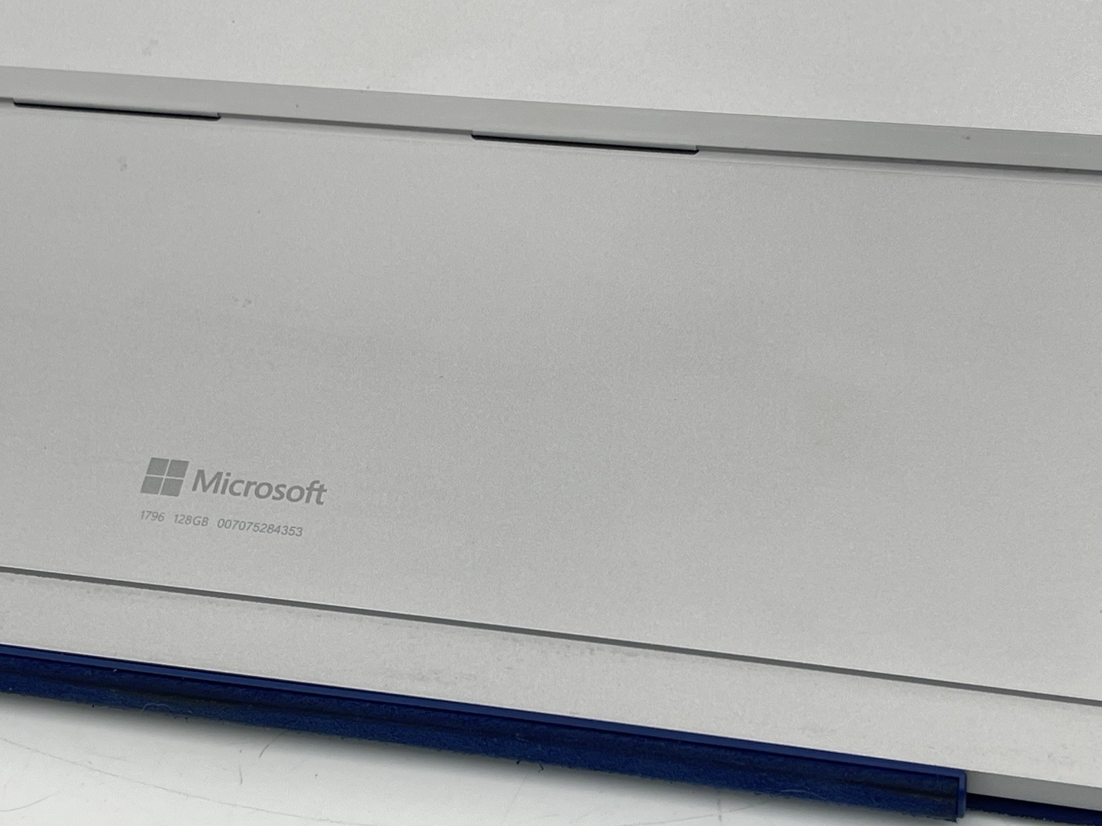 Microsoft Surface Pro 6 1796 12.3″ PC w/ i5-8250U 1.6GHz CPU 128GB SSD 8GB RAM