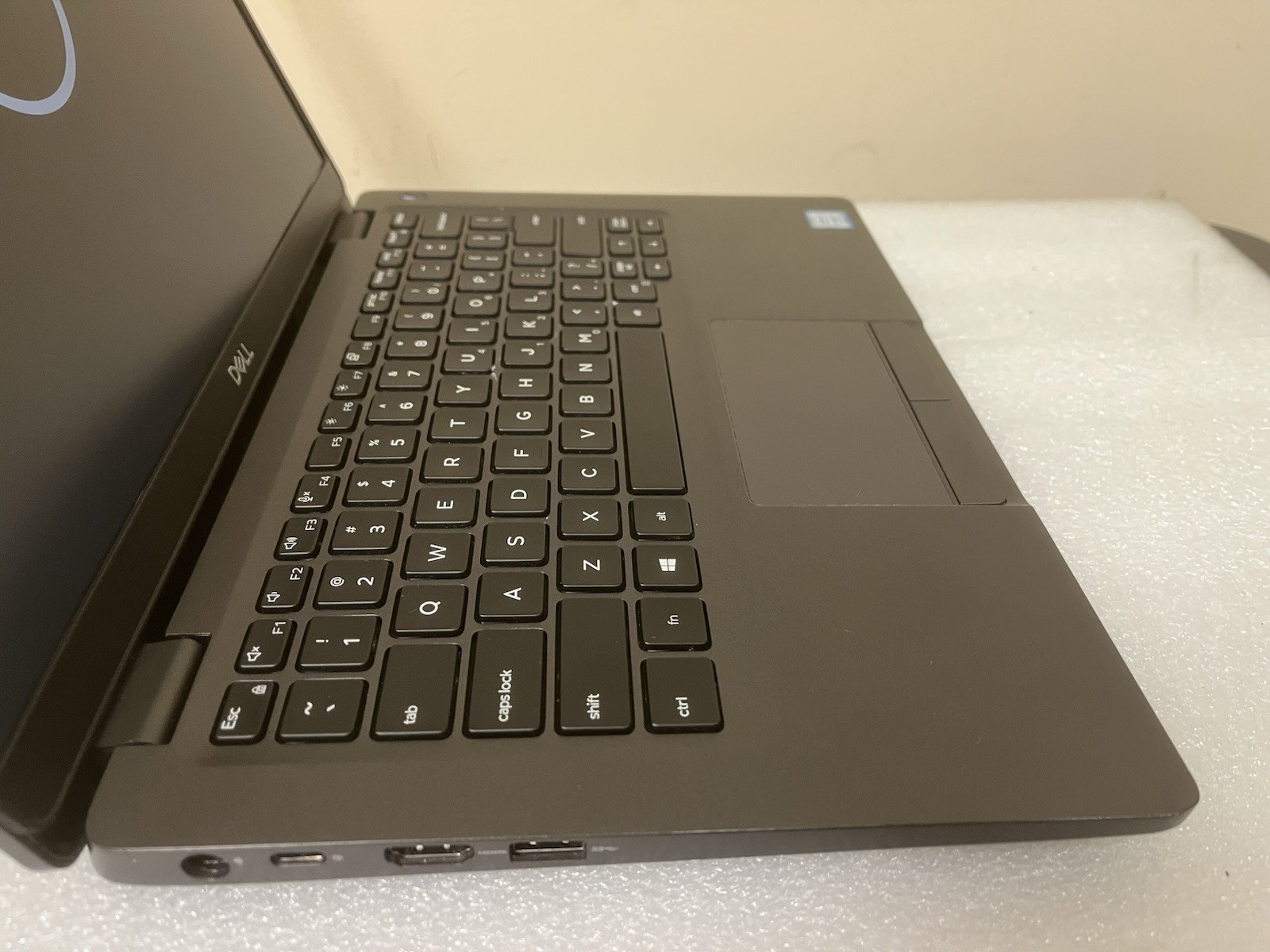 Dell Latitude 5300 13.3″ FHD Touch Intel i7-8665U 1x 8GB RAM 512GB SSD Win 11