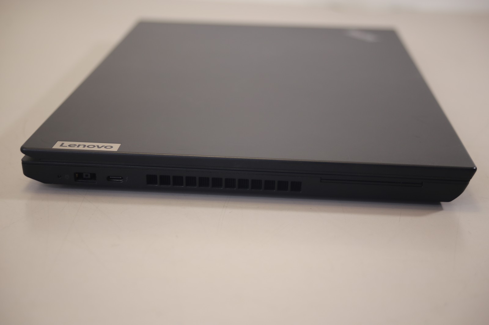 Lenovo ThinkPad P15v Gen 3 15.6″ Core i7-12800H 2.4Ghz 16GB RAM 256GB SSD A2000