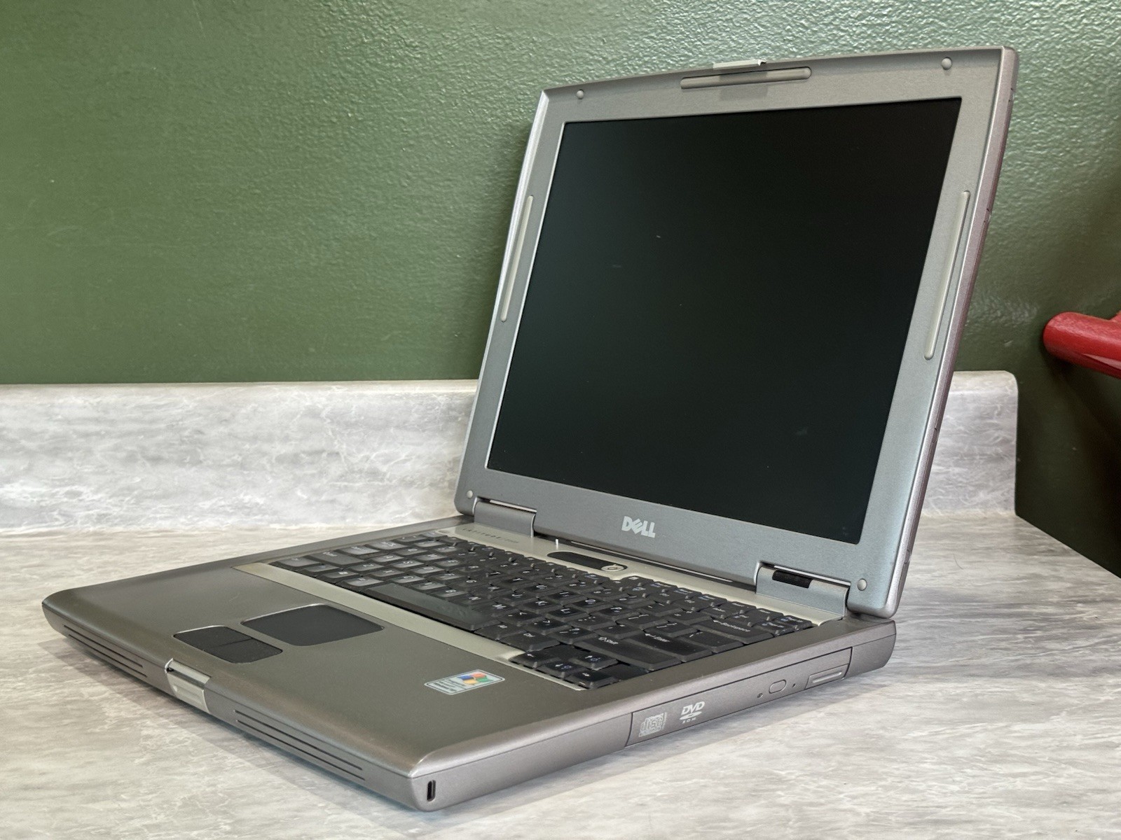 Dell Latitude D505 Intel Pentium M 1.5GHz 1gb RAM 40gb HDD RS232 Serial Win XP