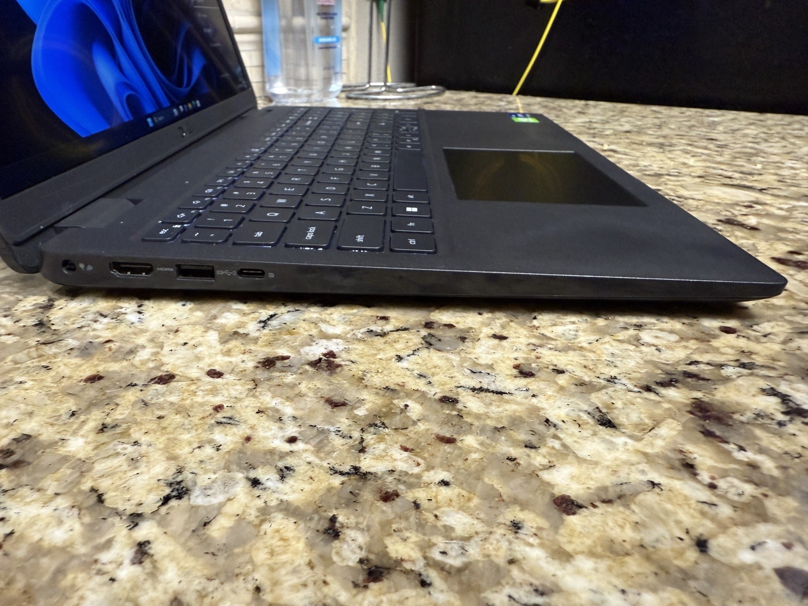Dell Latitude 3520 15.6 i5-1135G7 2.40GHz 12GB RAM 256 GB SSD NVIDIA MX350