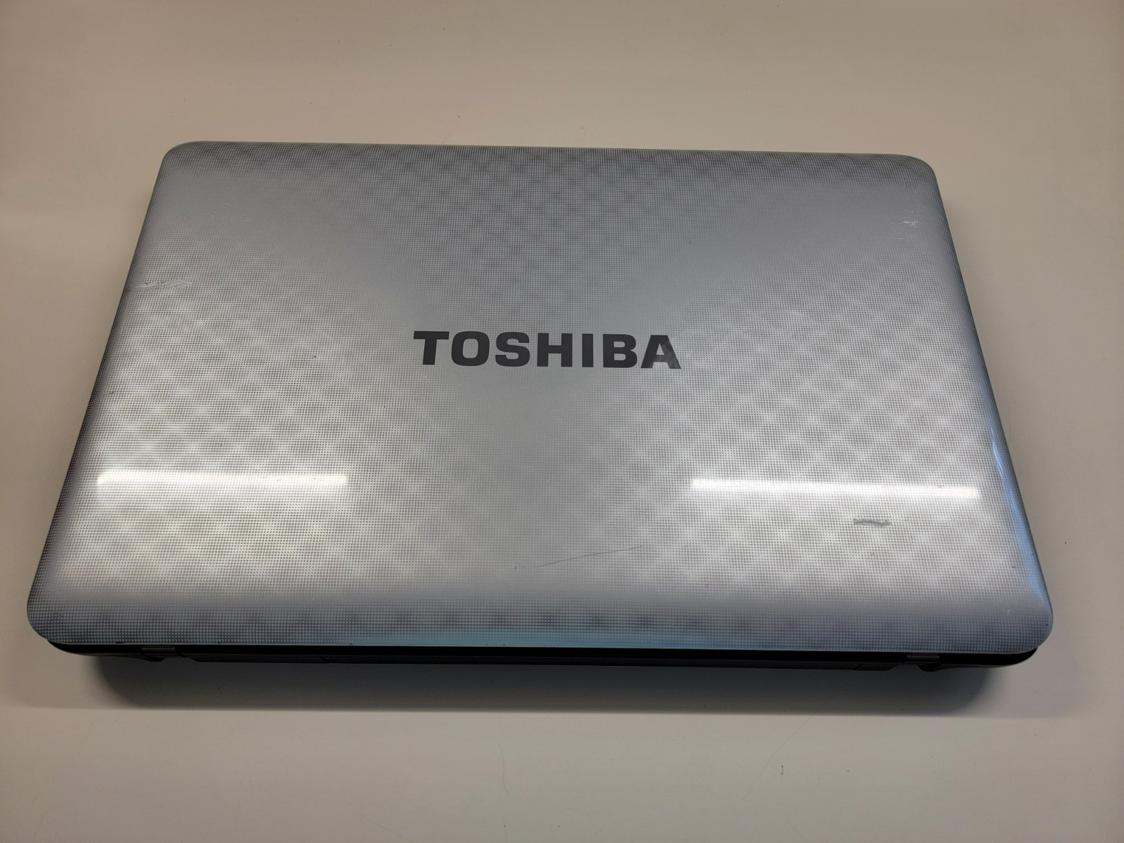 Toshiba L755-S5311 i3-2330M 8 GB RAM 650 GB HDD 15.7″ WIN 11 PRO Office 2021