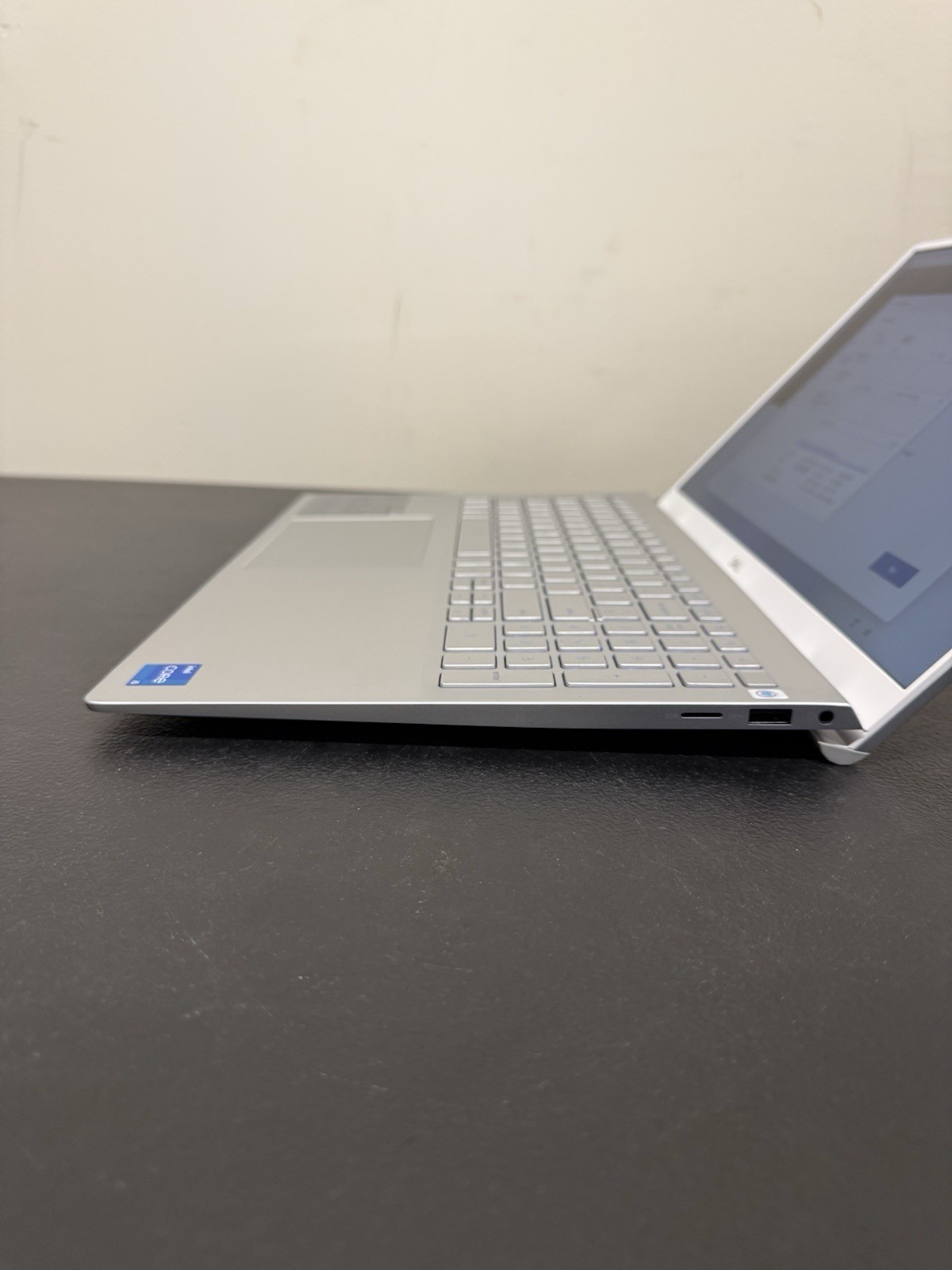 Dell Inspiron 5502 15.6″ FHD Intel Core i5-1135G7 8GB RAM 512GB SSD Windows 11