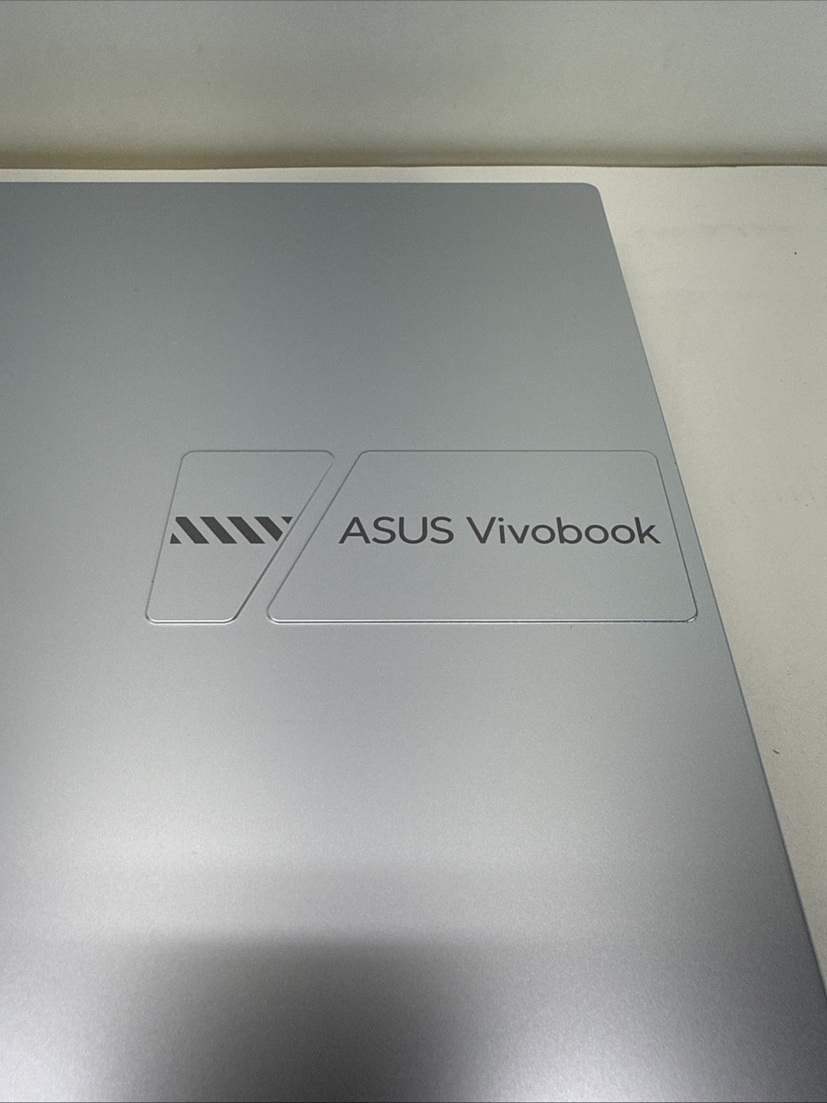 ASUS Vivobook 15.6″ Laptop i5-1334U 16GB 512GB SSD Win11 4 Cycles, Silver