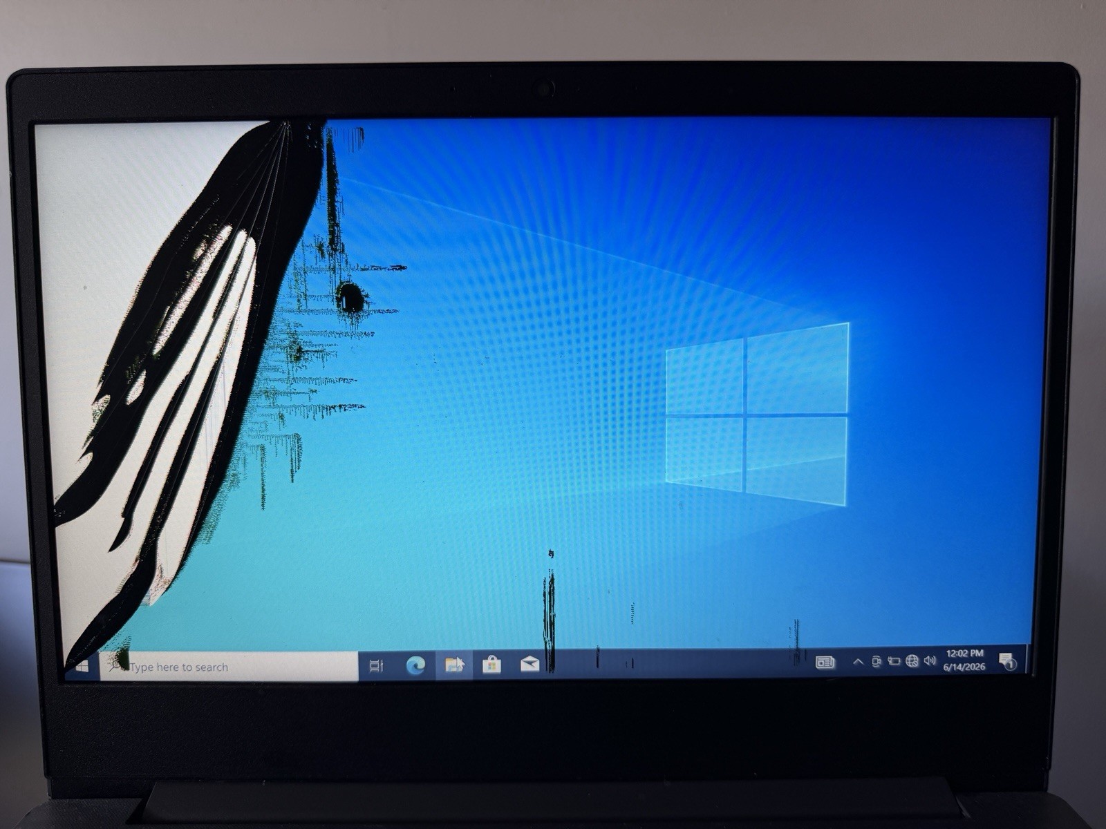 Lenovo V14-IIL i5-1035G1 1.0GHz CRACKED SCREEN NO RAM NO DRIVE / OS PARTS REPAIR
