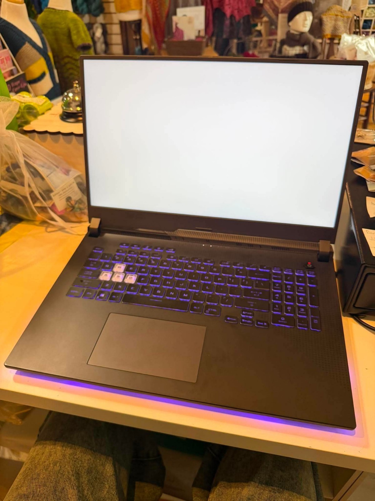 ASUS ROG Strix G713IM 17″ Ryzen 7 4800H 2.9GHz 32GB RAM 1TB SSD AMD WIN11