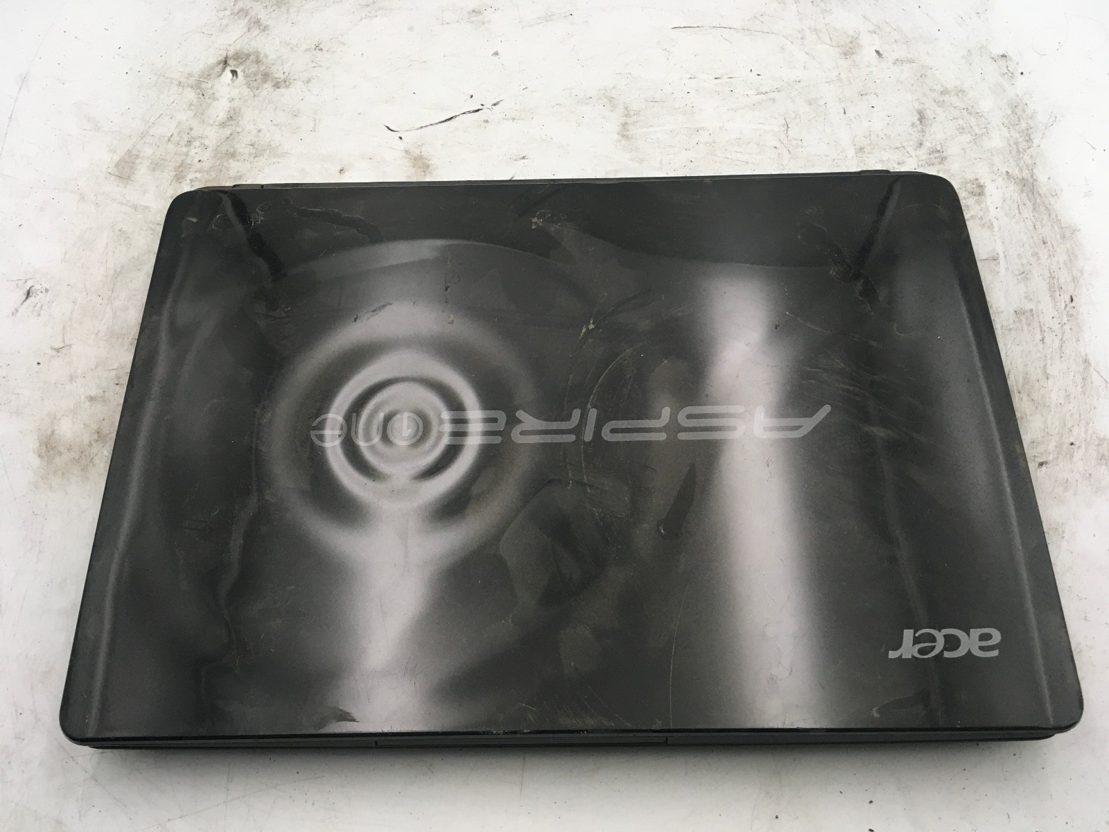 ACER ASPIRE ONE 722 -FOR PARTS/NO POWER- AMD C60 – 4GB RAM – 11″ -NO OS-READ- BB