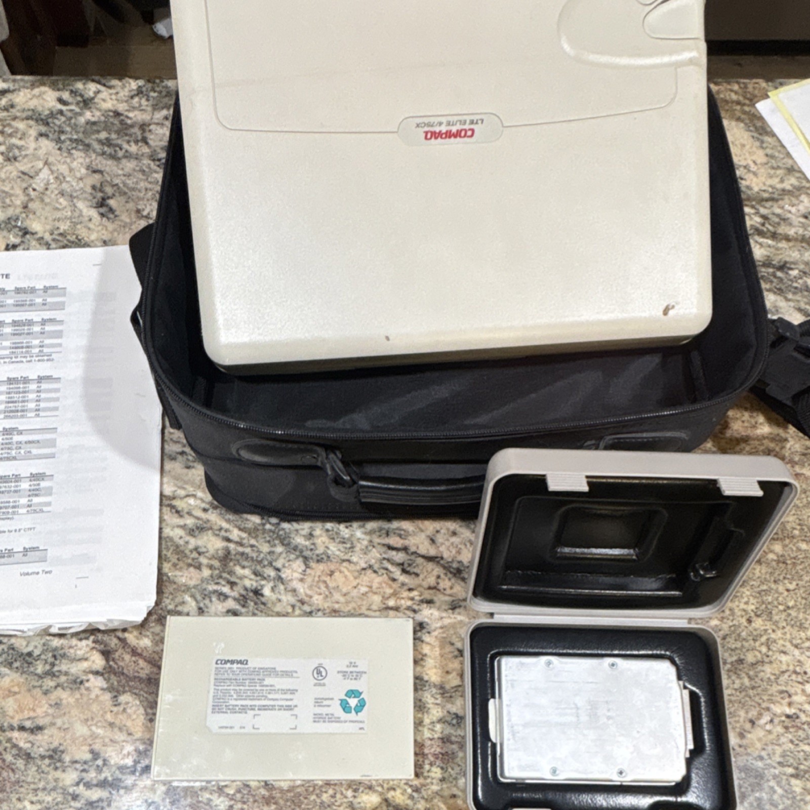 Compaq LTE Elite 4/33C 10in Beige Vintage Laptop Intel 486 33MHz Trackball