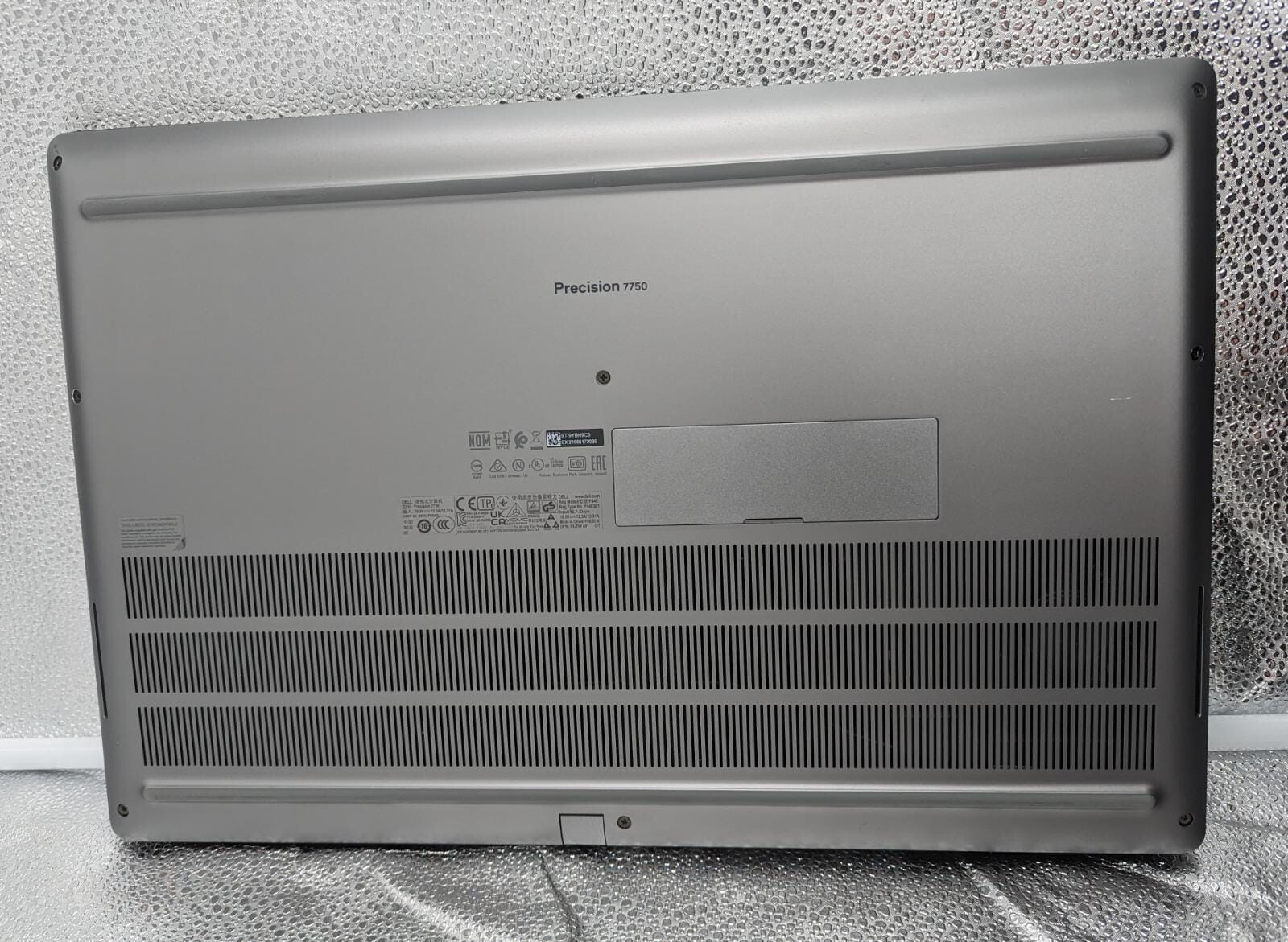 Dell PRECISION 7750 17.3″ I5-10400H 260GHz. 1TB SSD 32GB W10