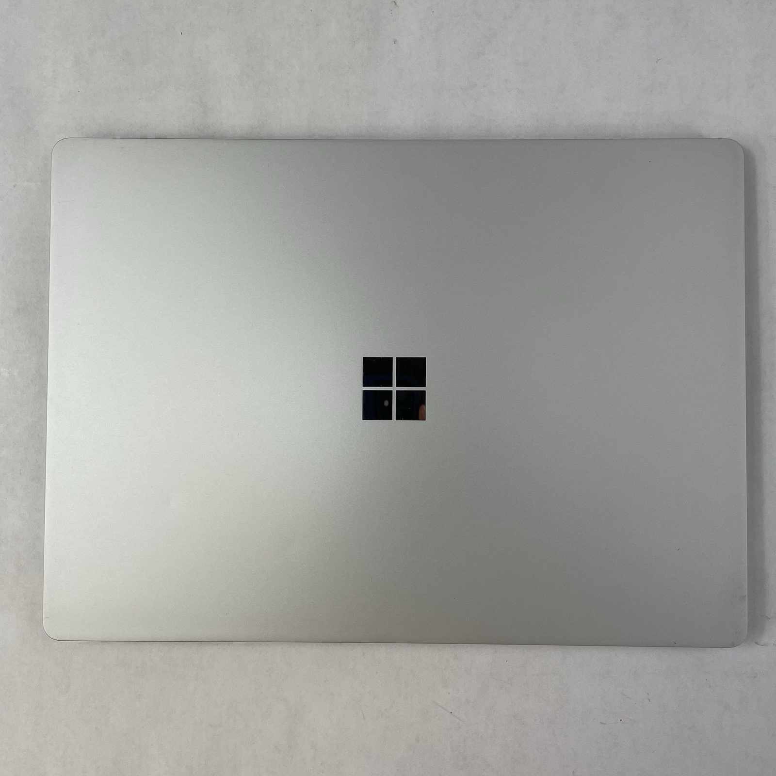 Microsoft Surface Laptop 13.3″ i5-7200U 2.50 GHz 8 GB RAM 256 GB SSD Windows 11