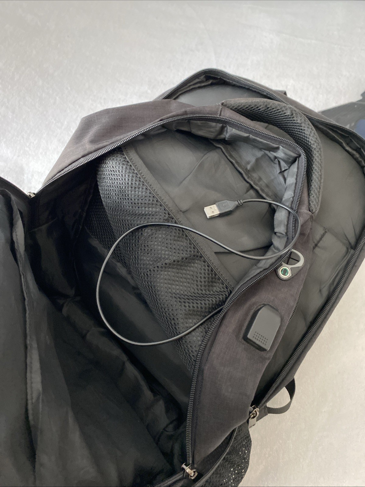 Lenovo Yoga 7 14IRL8 With Backpack And Cooler. (READ)