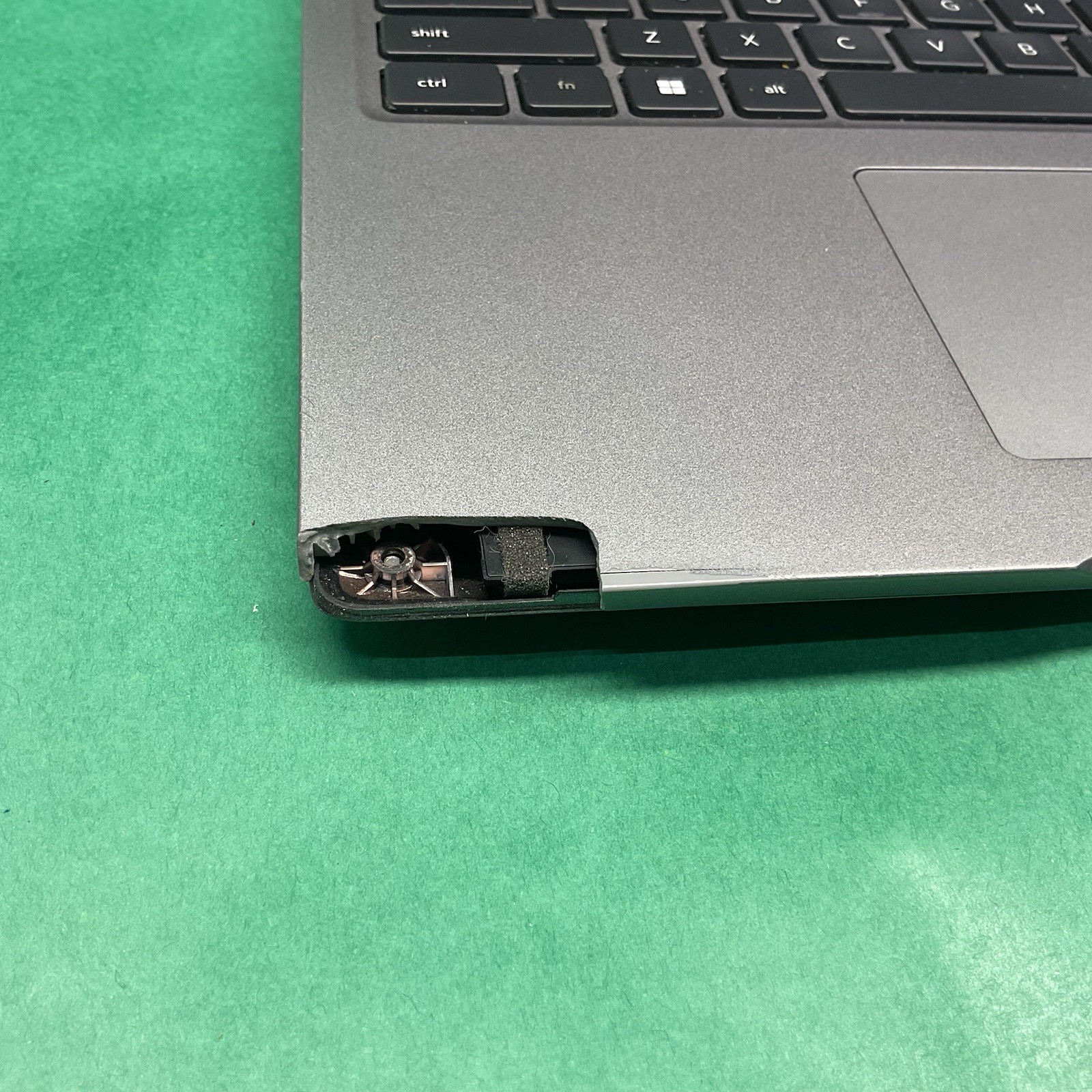 Dell Latitude 5540 15.6″, i5 – 1335U – Powers On – NO HARD DRIVE- Untested