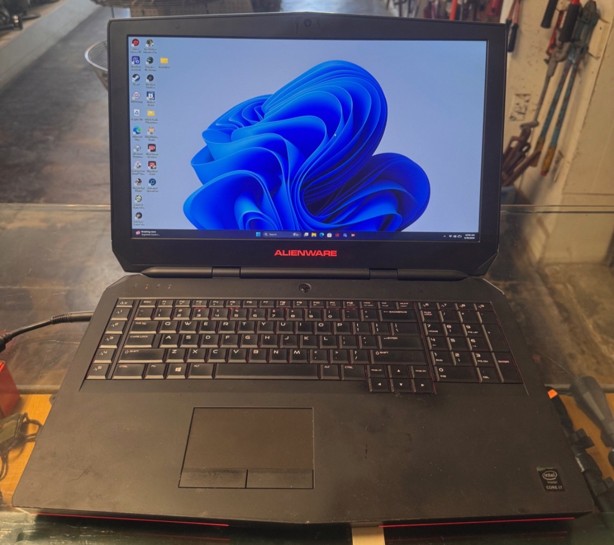 Alienware 17 R2 i7 P43F 930GB 16.0GB FOR PARTS OR REPAIR