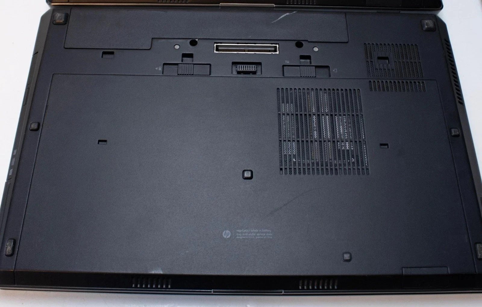 HP EliteBook 8760w 17,3 palce, Intel i5-2540M, AMD M5950 1GB bez RAM HDD AC