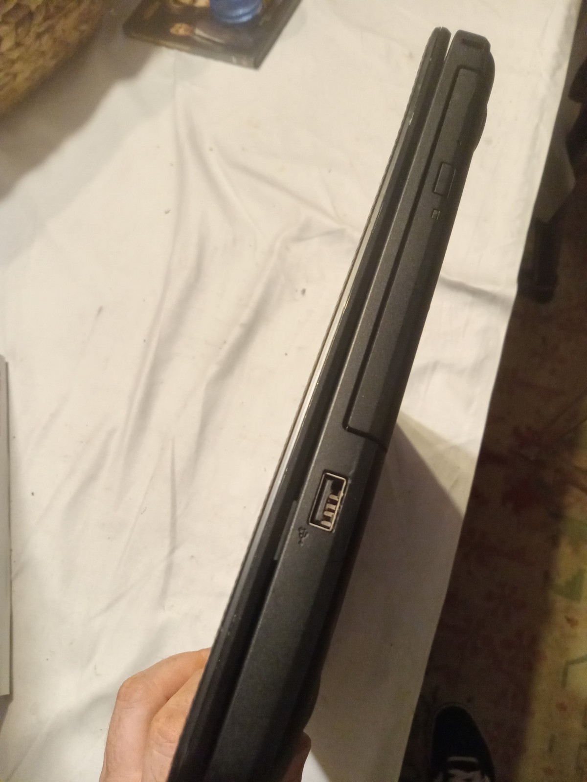 Dell Inspiron 15-3567 15.6″ i3-4010U DDR3 FOR REPAIR