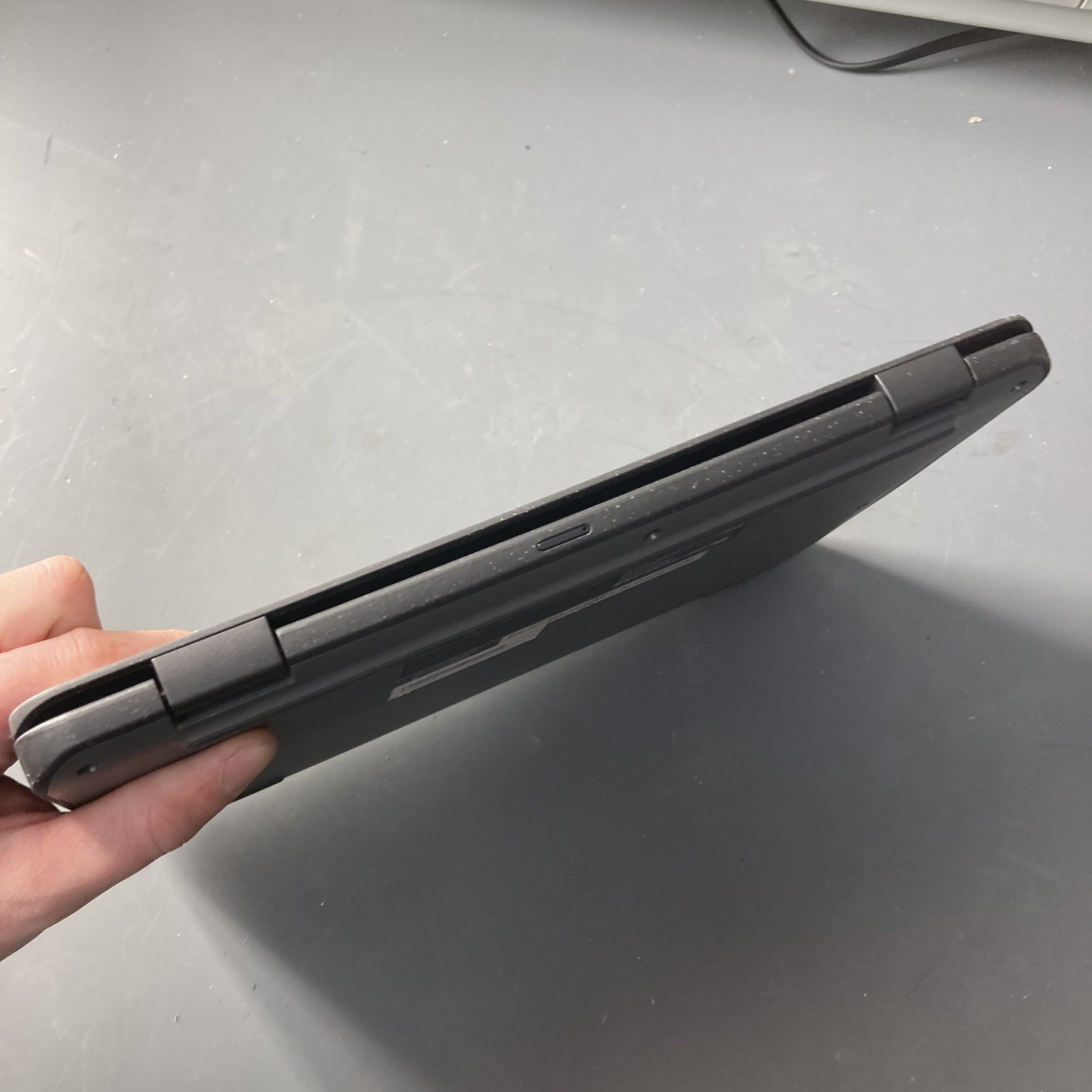 Lenovo 100e Chromebook Gen 3 11.6″ AMD 3015Ce w/ Radeon 4GB 32GB Chipped LCD