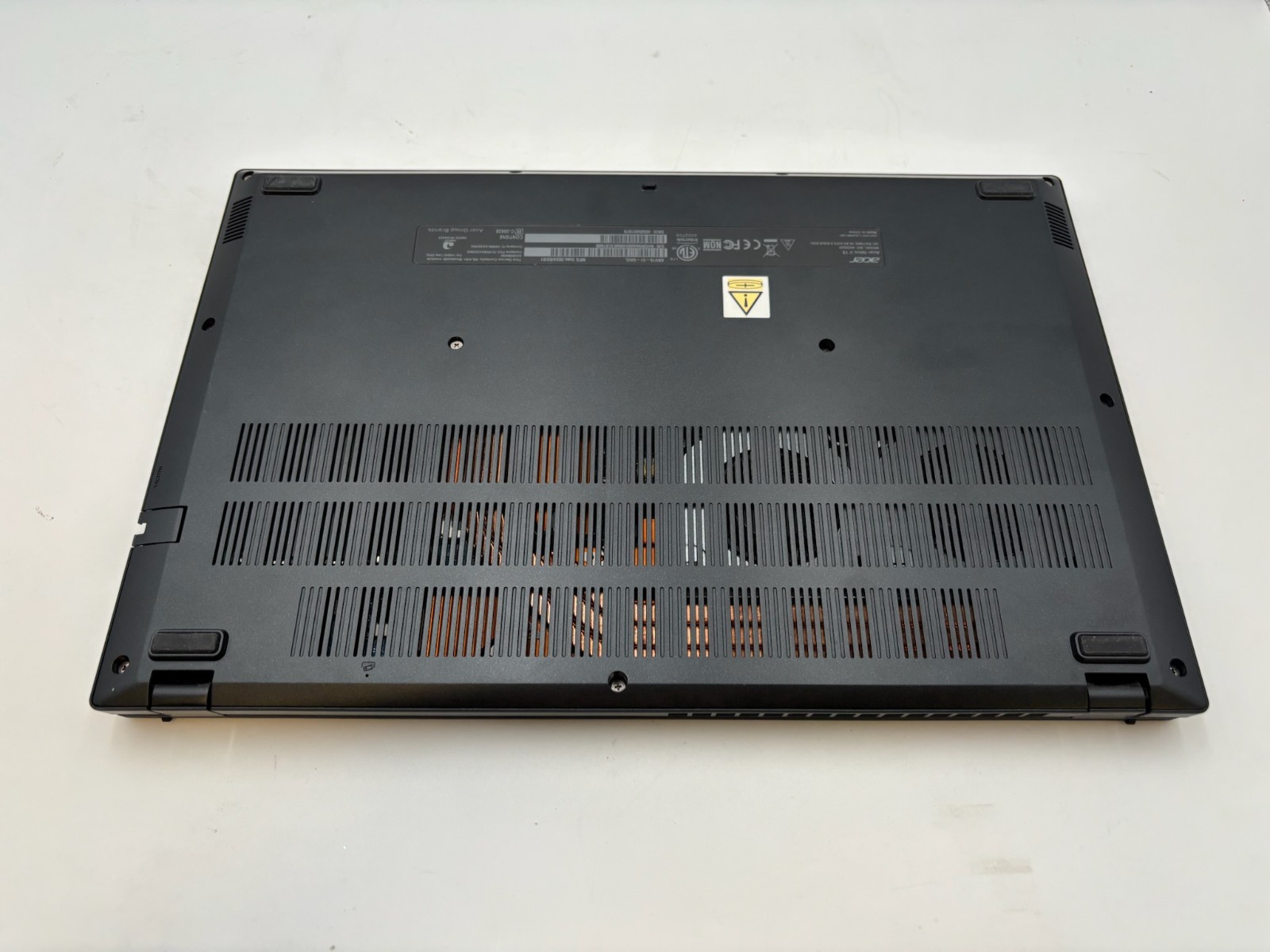 Acer Nitro V 15 ANV15-51 15.6″ 512 GB SSD 16 GB RAM i5-13420H RTX 3050