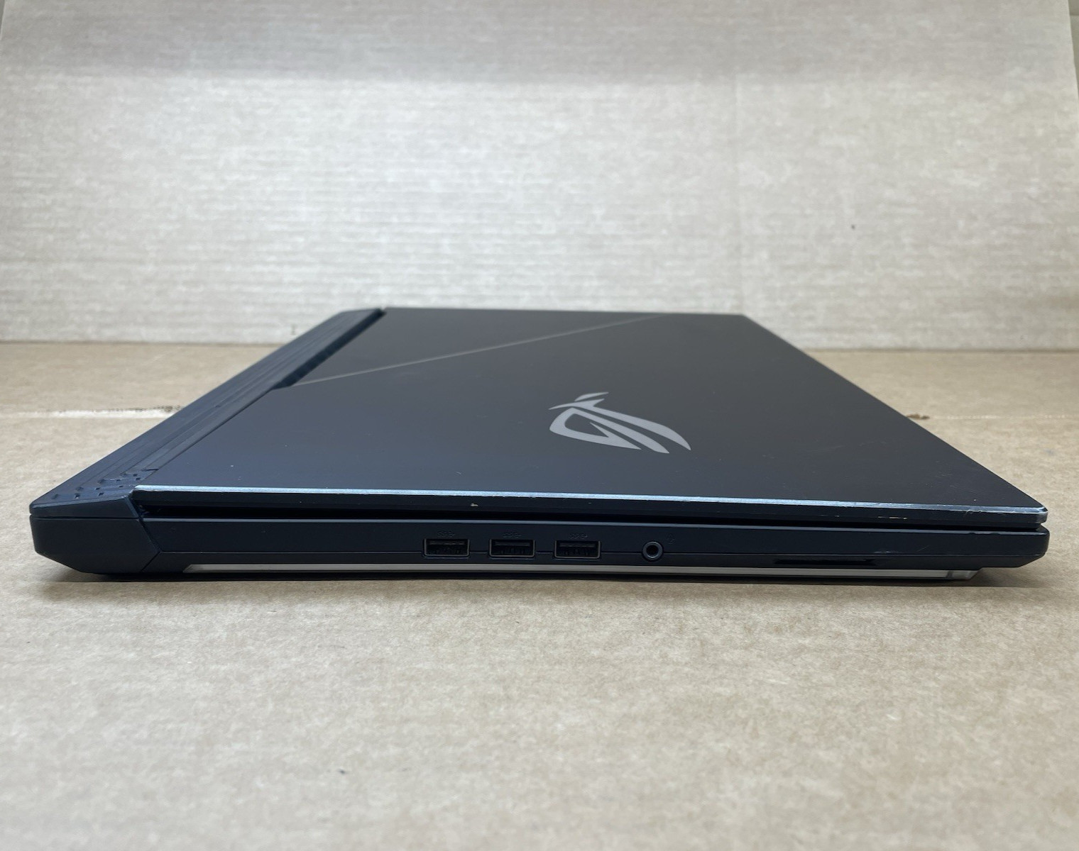 ASUS ROG Strix G732L, i7-10875H @ 2.30GHz 16GB RAM 1TB SSD RTX 2070S