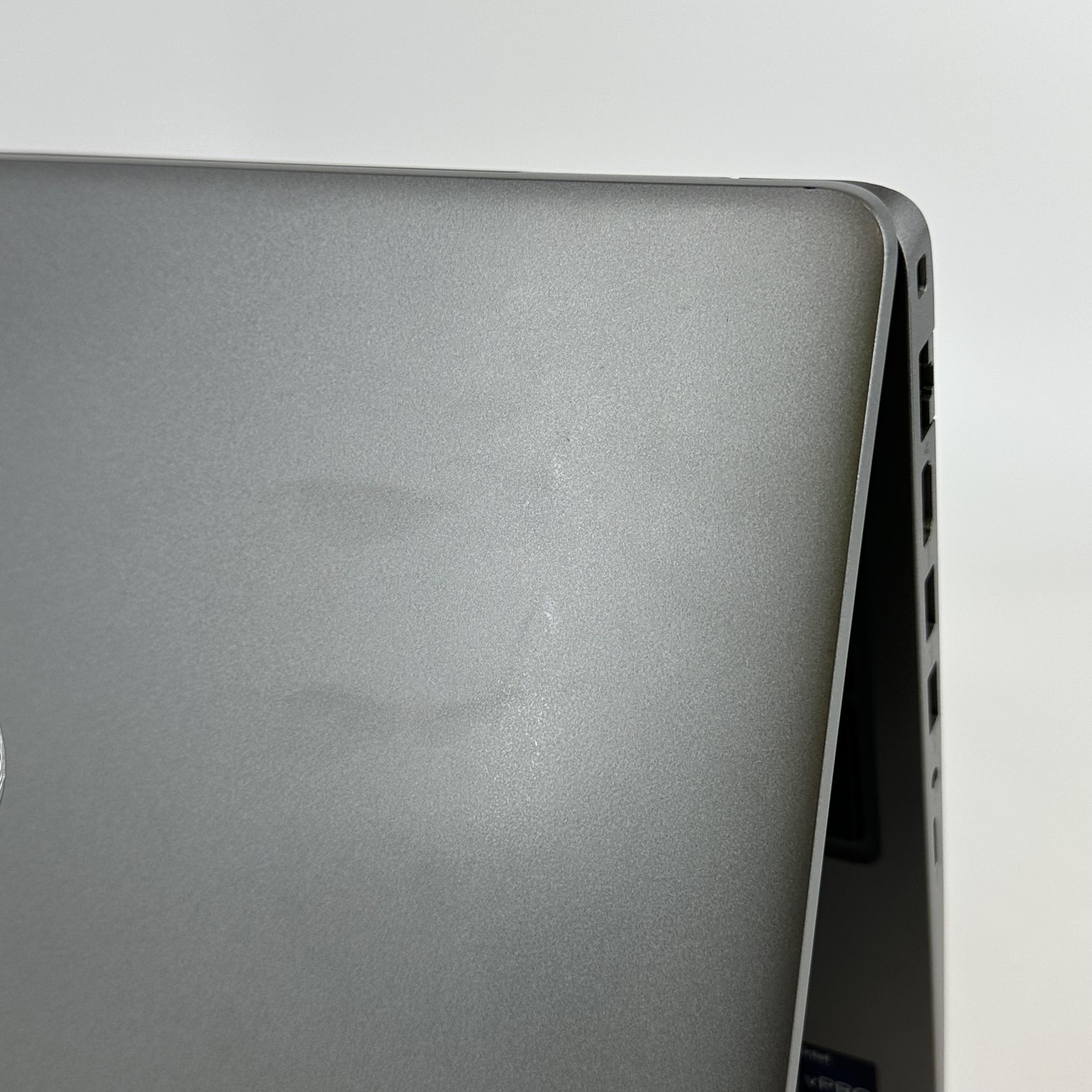 Dell Latitude 5540 15.6 2023 Silver FHD 1.9GHz i7-1370P 16GB 512GB SSD Very Good