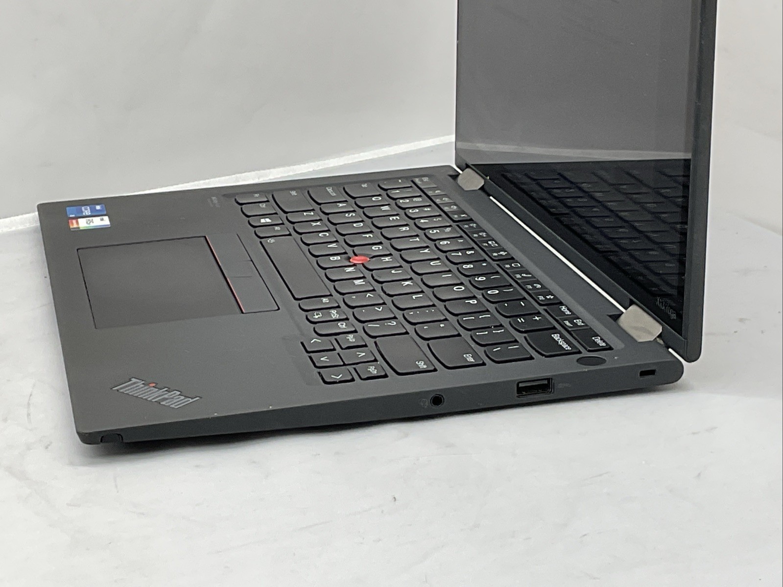 Lenovo ThinkPad X13 Yoga Gen 2 – i5-1135G7 – 8GB, 256GB, Touch, Windows 11 + ADP