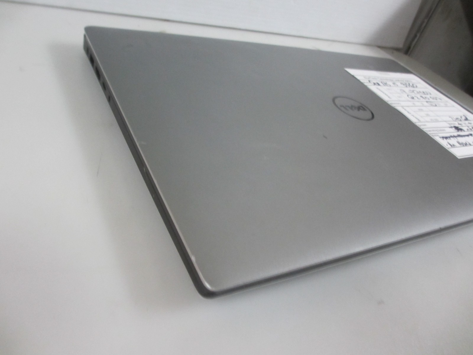 Dell XPS 15 9560 i7-7700U 2.80GHz 16GB 240GB M2SSD NOOS LAPTOP + AC READ