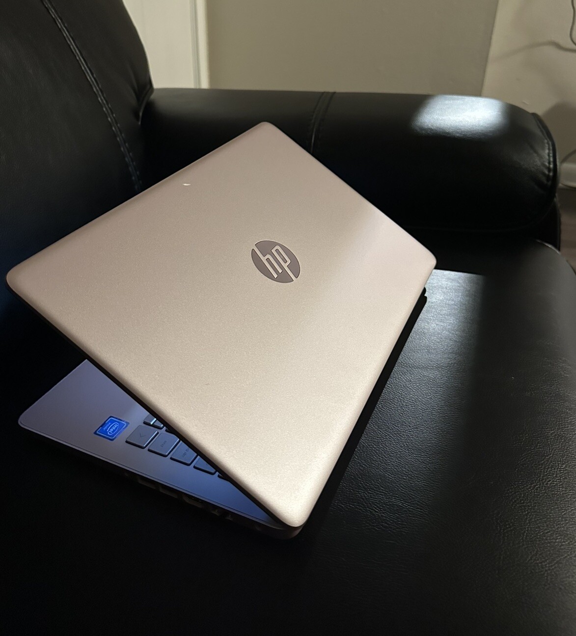 HP 14″ (64GB eMMC, Intel Celeron N4120, 1.10GHz, 4GB RAM) Laptop.conTikTok Insta