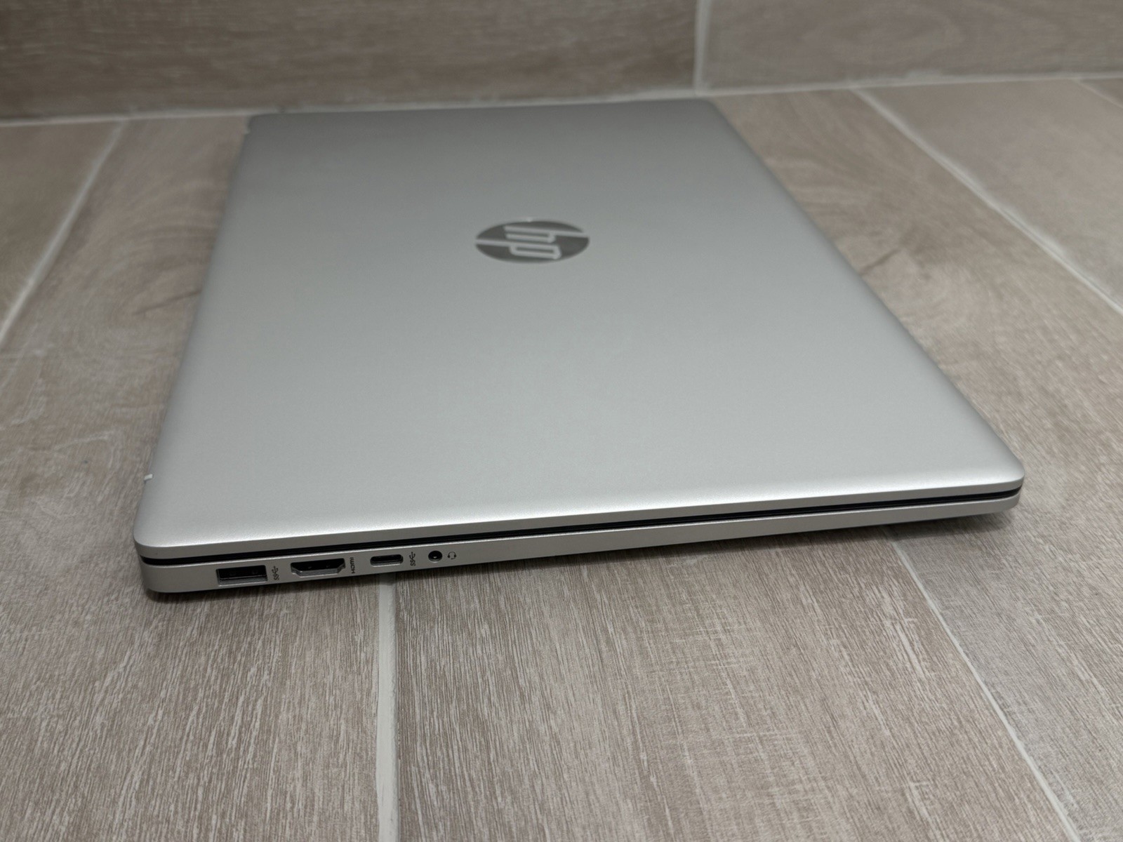 HP Laptop 17-CP2196NR 17.2″ AMD Ryzen 3 7320U 8GB RAM 512GB NVMe SSD Win-11