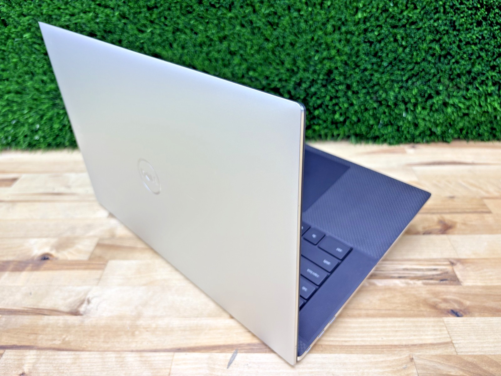 Dell XPs 15 9500 Intel i9-10th Gen 2.40GHz 16GB RAM 512GB SSD Windows 11 Pro*