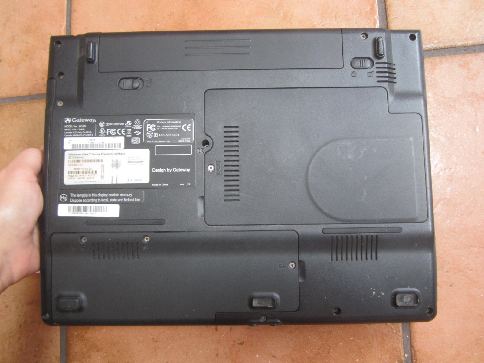FOR PARTS – BLUE GATEWAY T-6836 W350I T-SERIES Laptop 2GBRAM NoHD BOOTS TO BIOS
