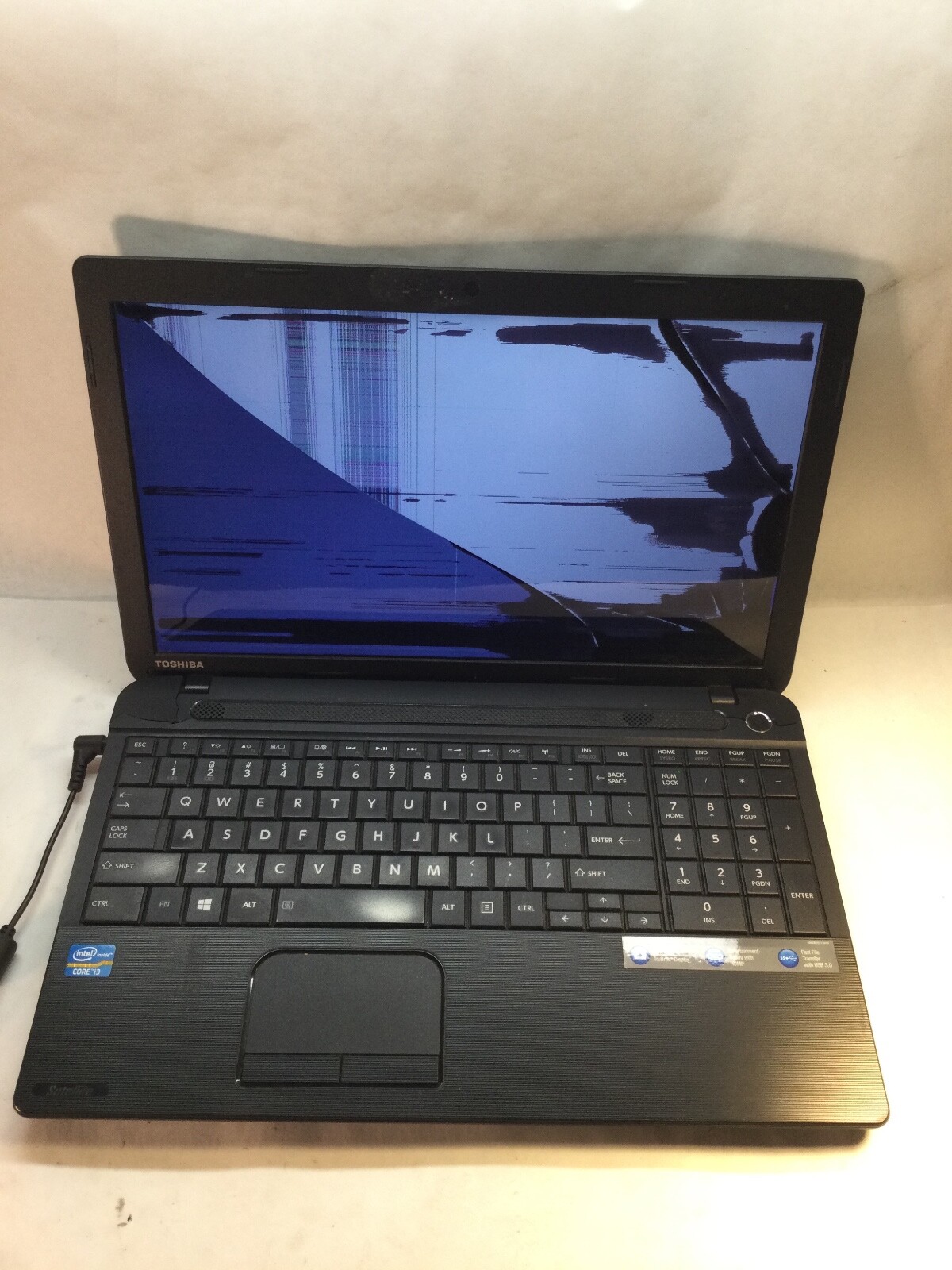 Toshiba Satellite C55 15″ Laptop Intel Core i3-4005U-BAD DISPLAY -MZ