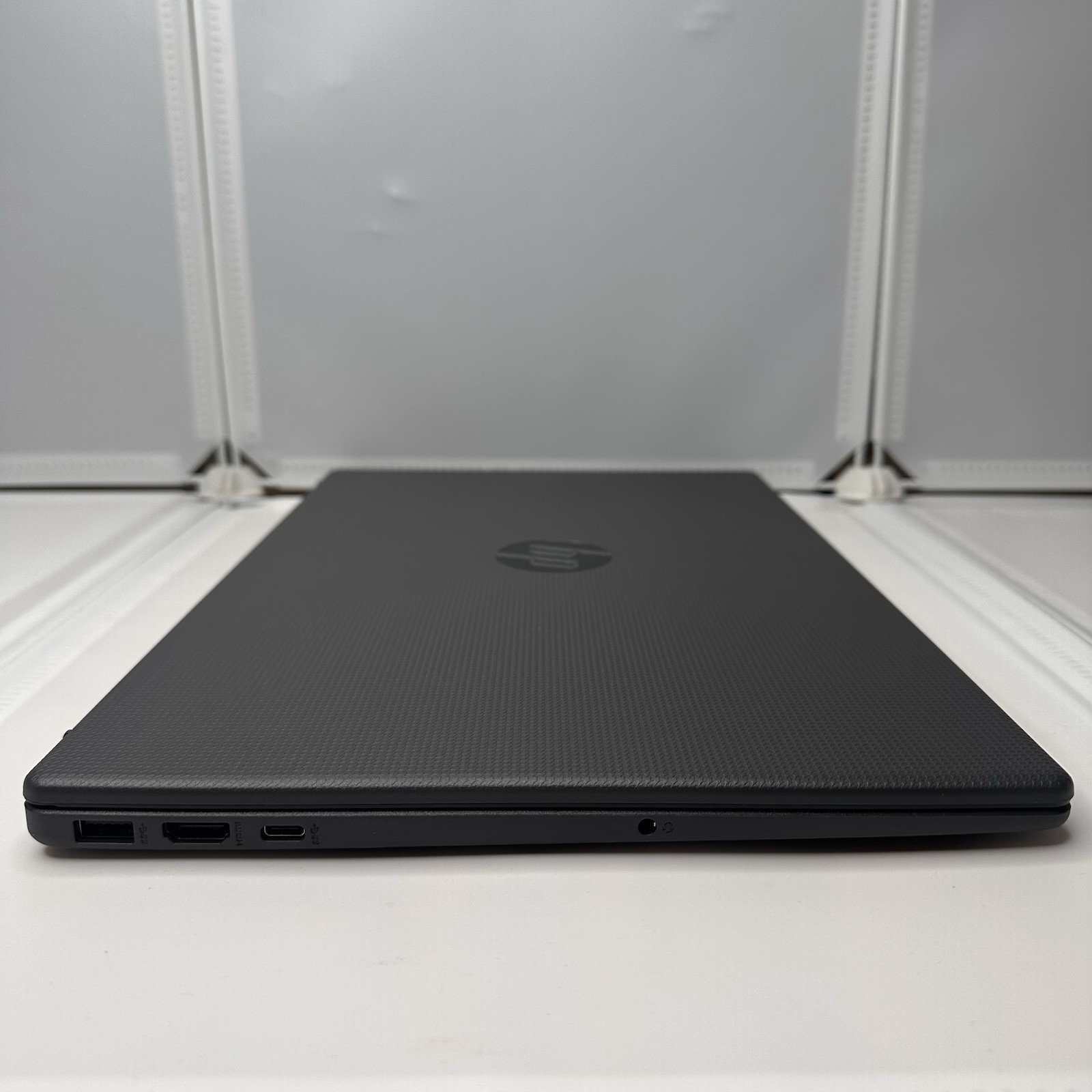 HP A82ZVUA 255 G10 15.6″ FHD Ryzen 7 7000 2GHz Intel UHD Graphics 32GB RAM 1TB