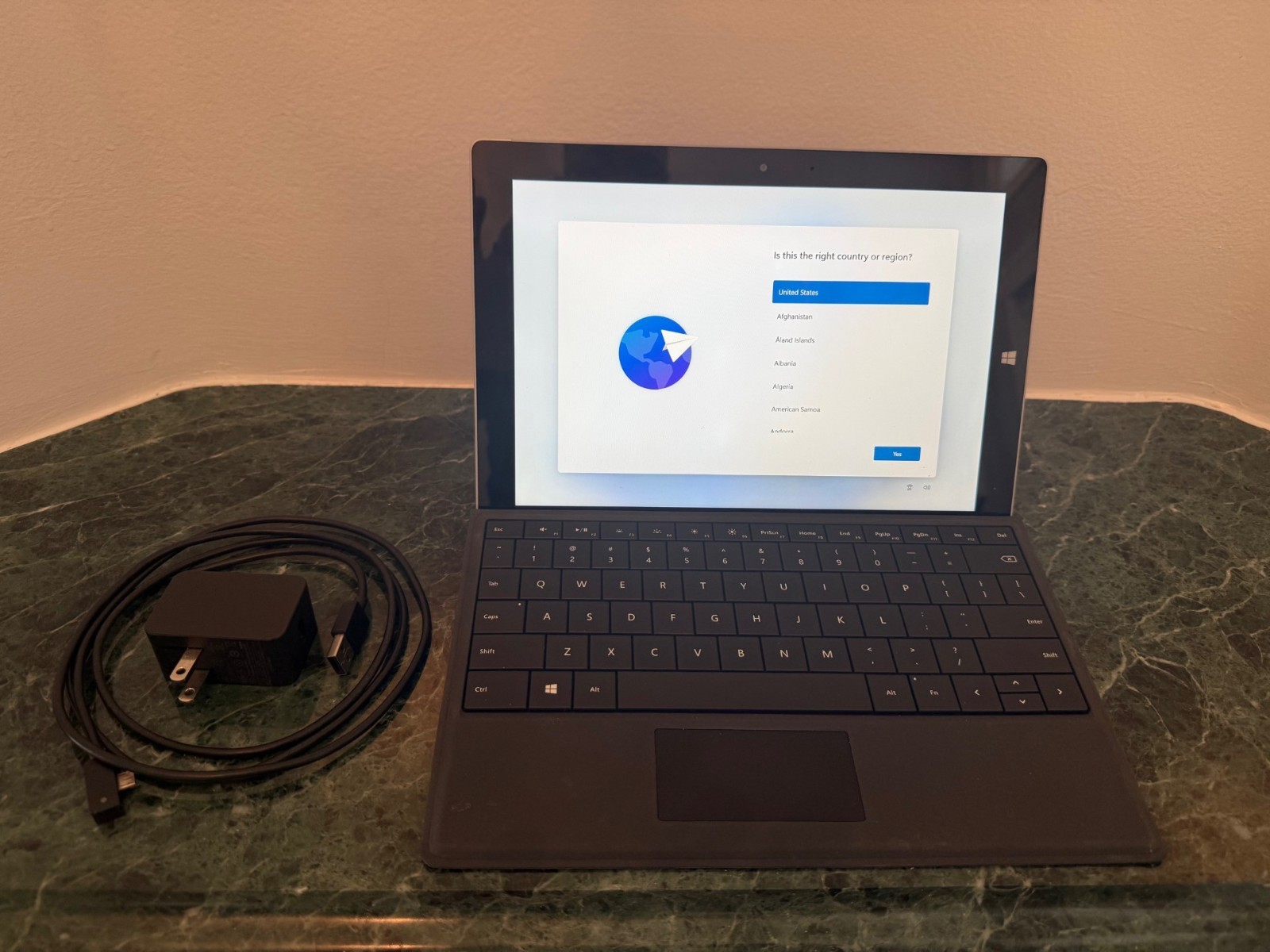 Microsoft Surface Pro 3 | 12.3″ | i5-4300U | 4GB 128GB SSD | Win 11 Home