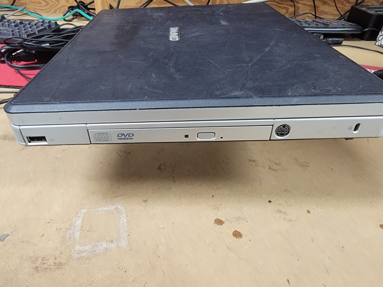 COMPAQ PRESARIO M2000 AMD Sempron 2800+ – 896MB RAM 40GB HDD – DVD/CDRW – WIN XP