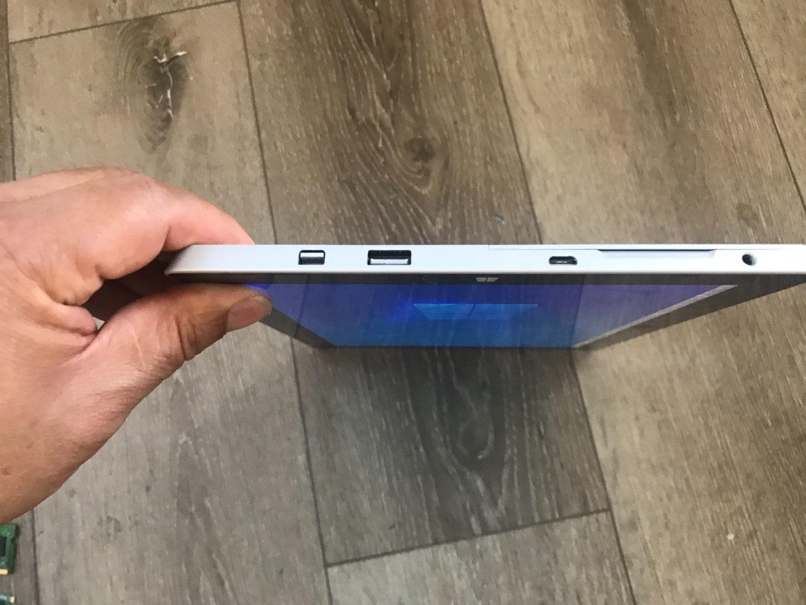 Microsoft Surface 3 1645 Tablet Atom x7 Z8700 1.6GHz 4GB RAM 128GB SSD As Is