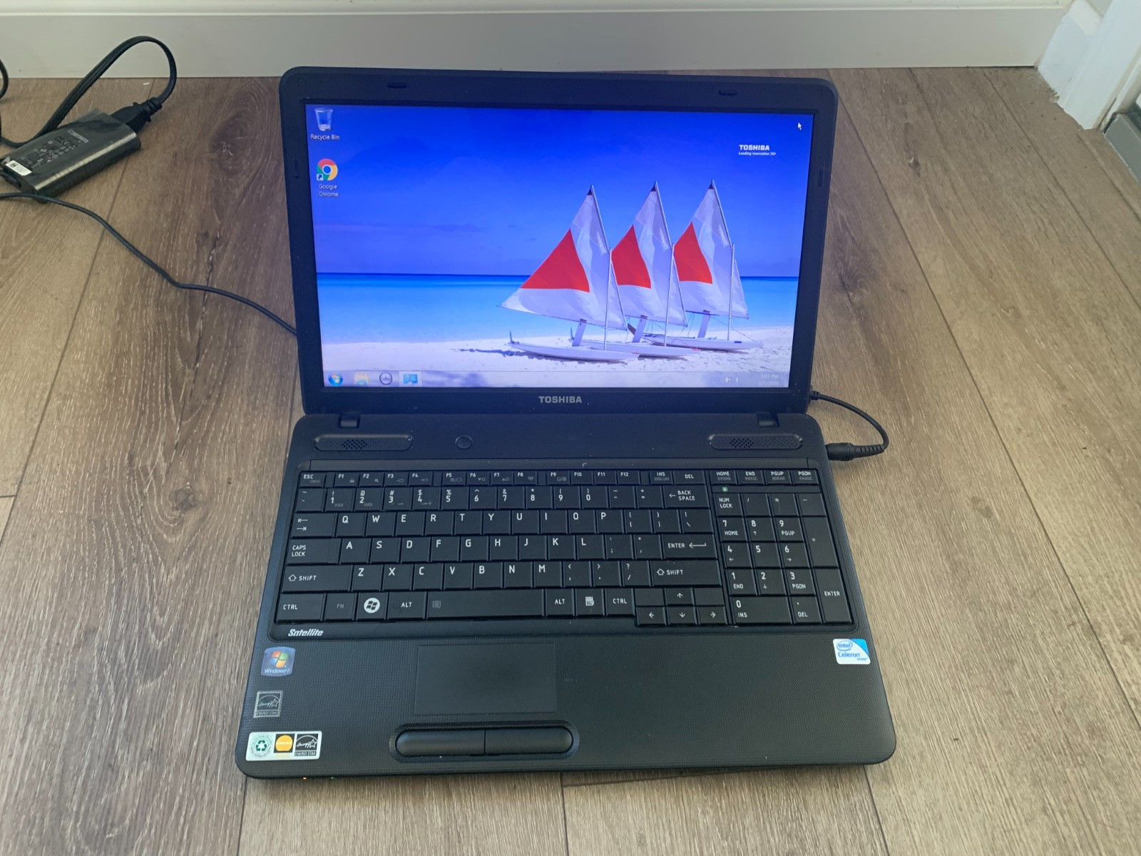 Toshiba Satellite C655-S5049 15.6″ Intel Celeron 900 2.20GHz 2GB RAM 250GB Win 7