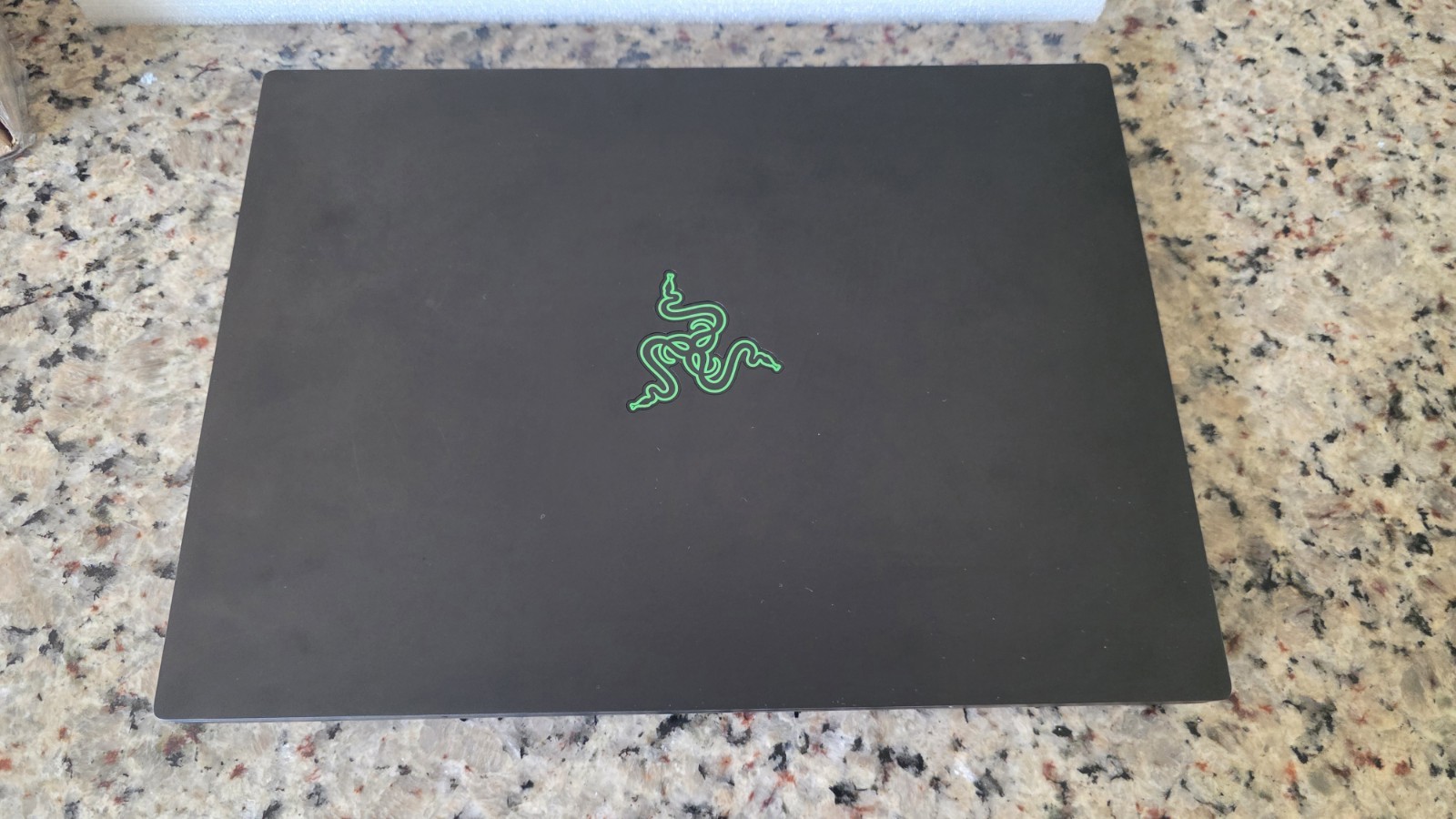 Razer Blade 14 RTX 4070 Ryzen9 8945HS 64GB RAM 2TB SSD QHD+ 240Hz Mint Condition