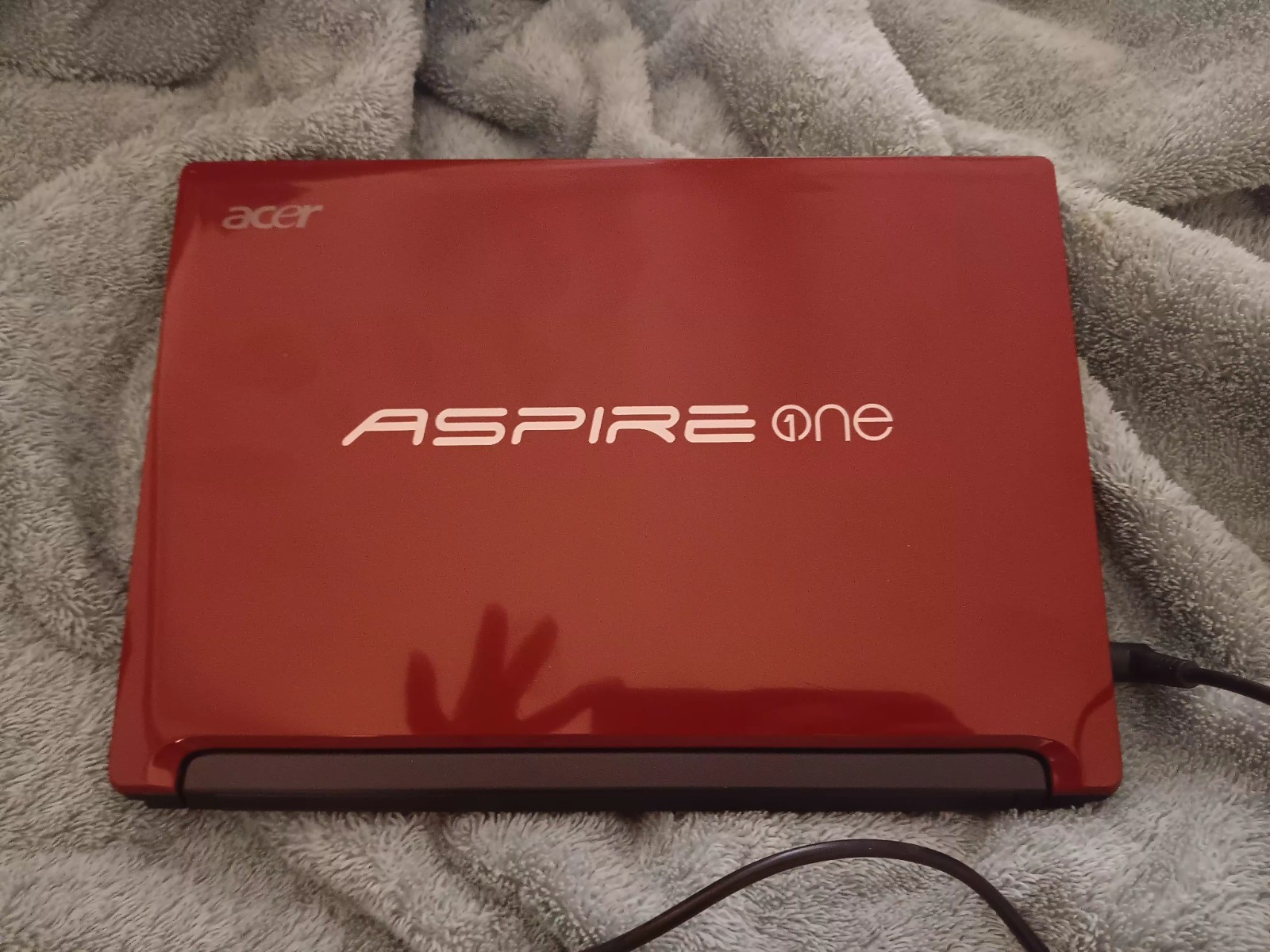 Acer Aspire One AOD255 Red Netbook Intel Atom N450 1GB RAM 10.1″ Windows 7