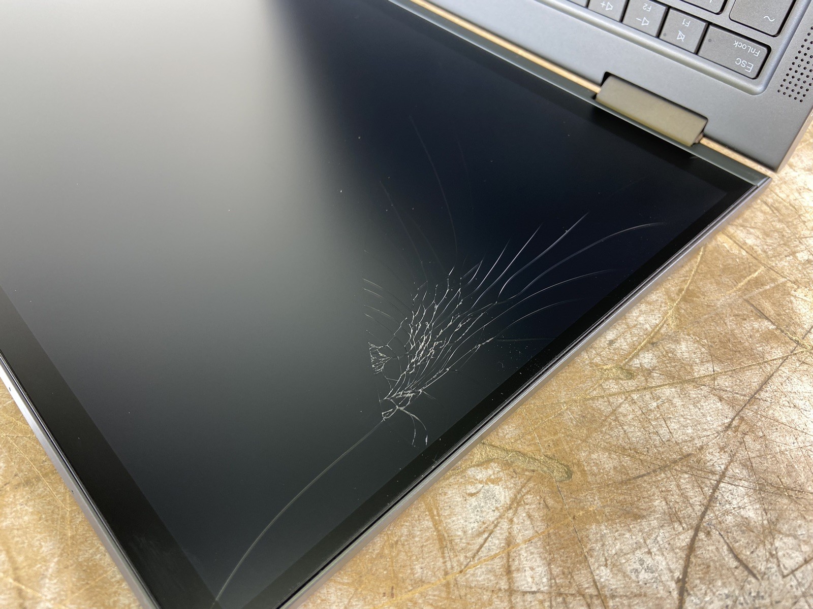 LENOVO THINKPAD X1 YOGA GEN 7 i7-1265U @ 1.3GHz, 32GB RAM, NO HDD/OS – (PARTS)